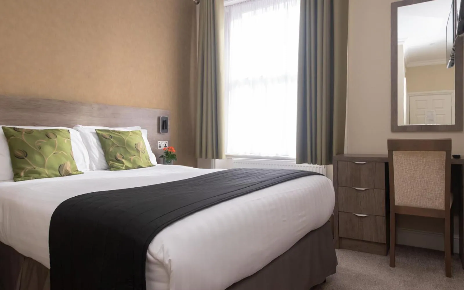 Bed in Kensington Gardens Hotel