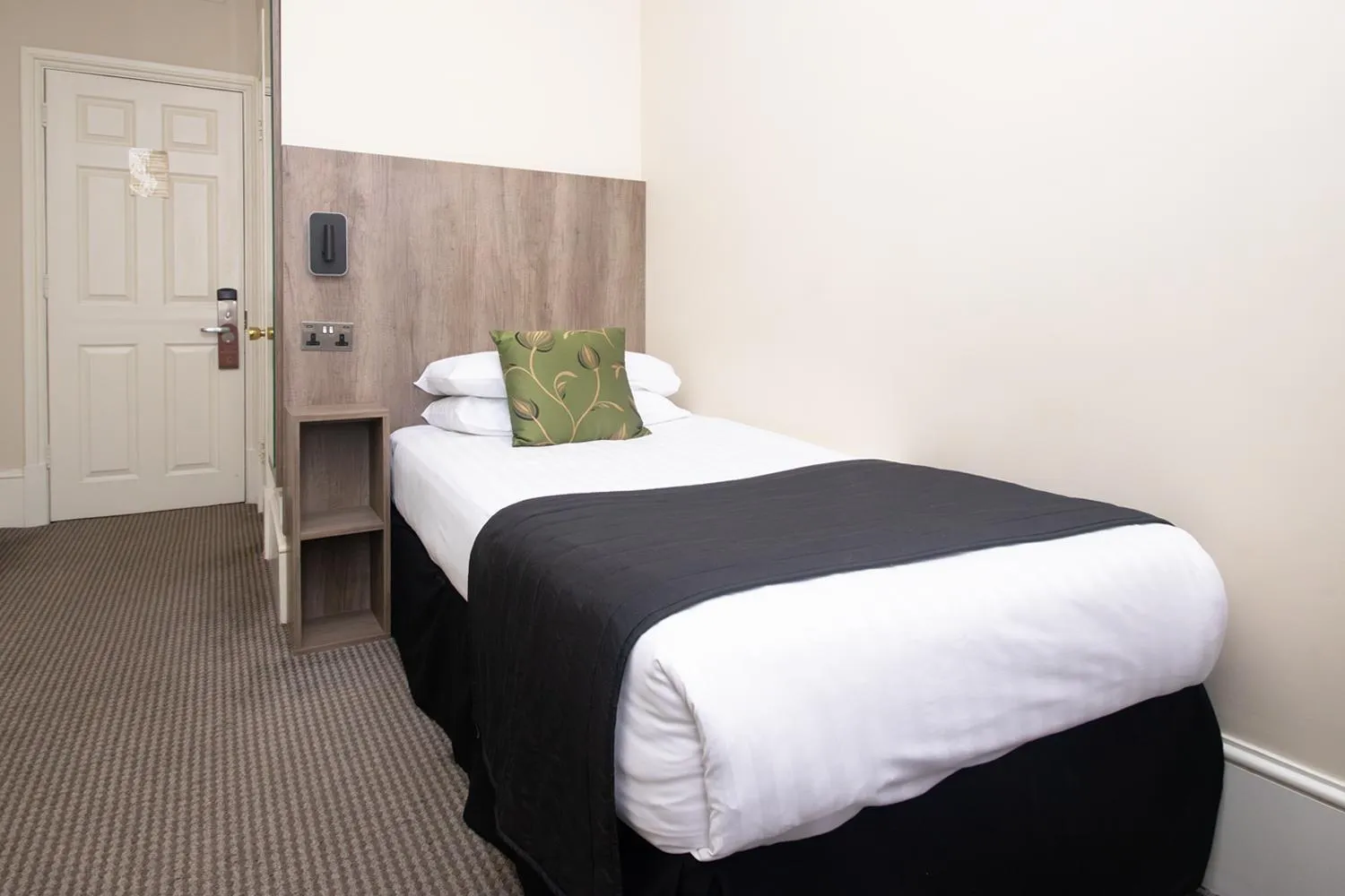 Bed in Kensington Gardens Hotel