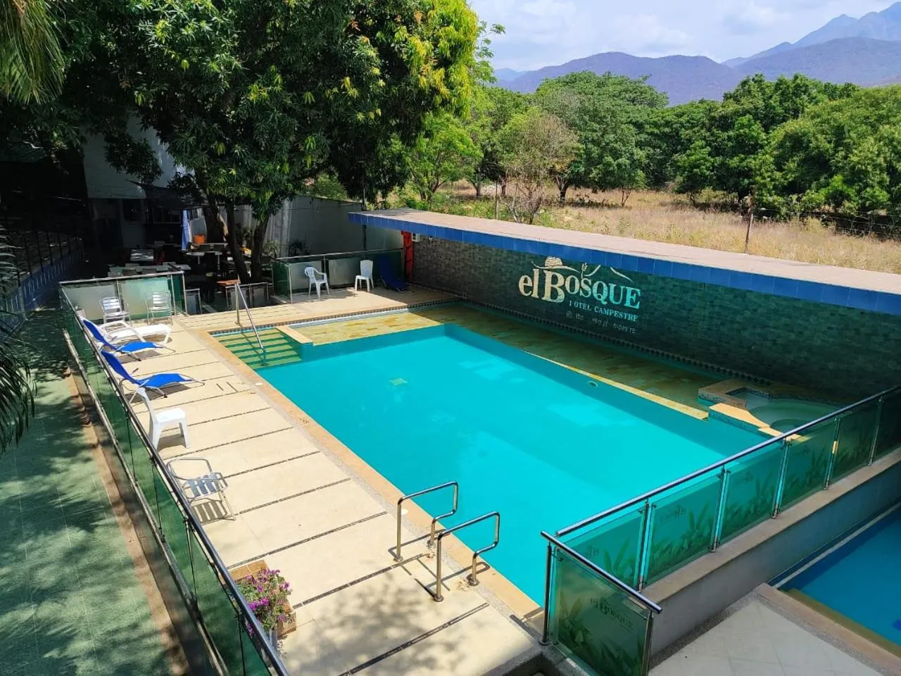 Swimming pool in Hotel El Bosque Valledupar
