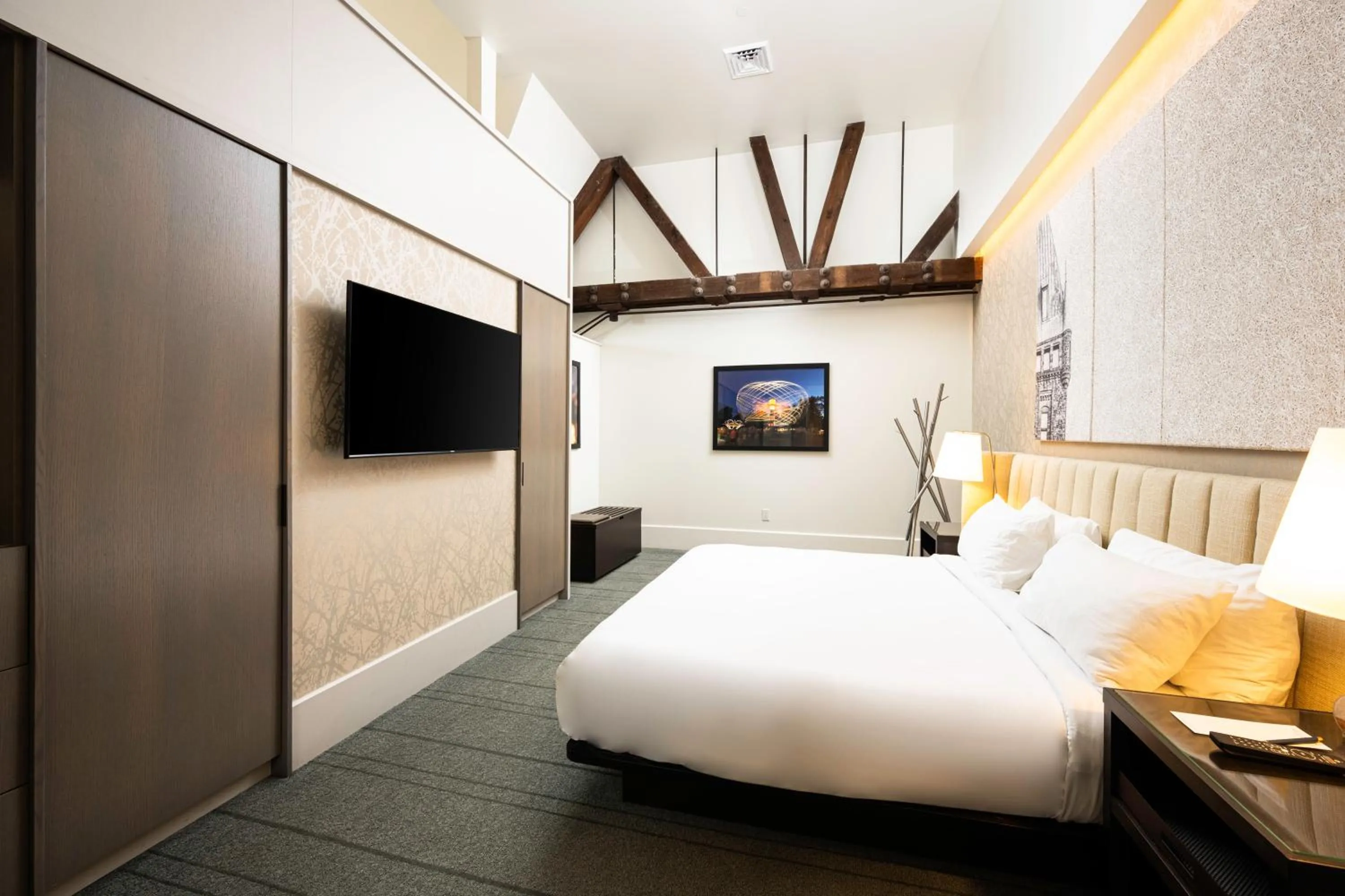 Bed in The Richardson Hotel