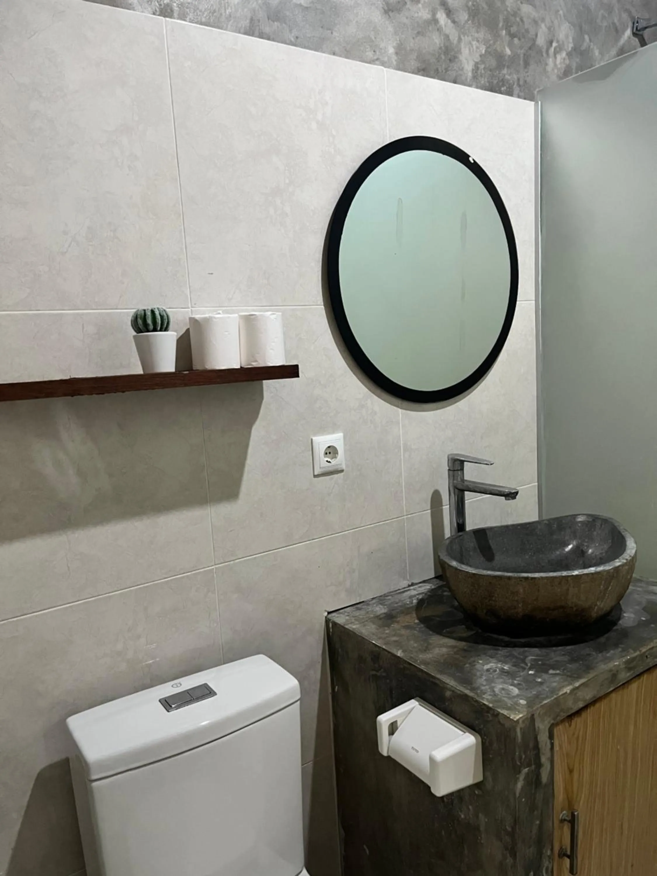 Toilet in Lemon Guest House