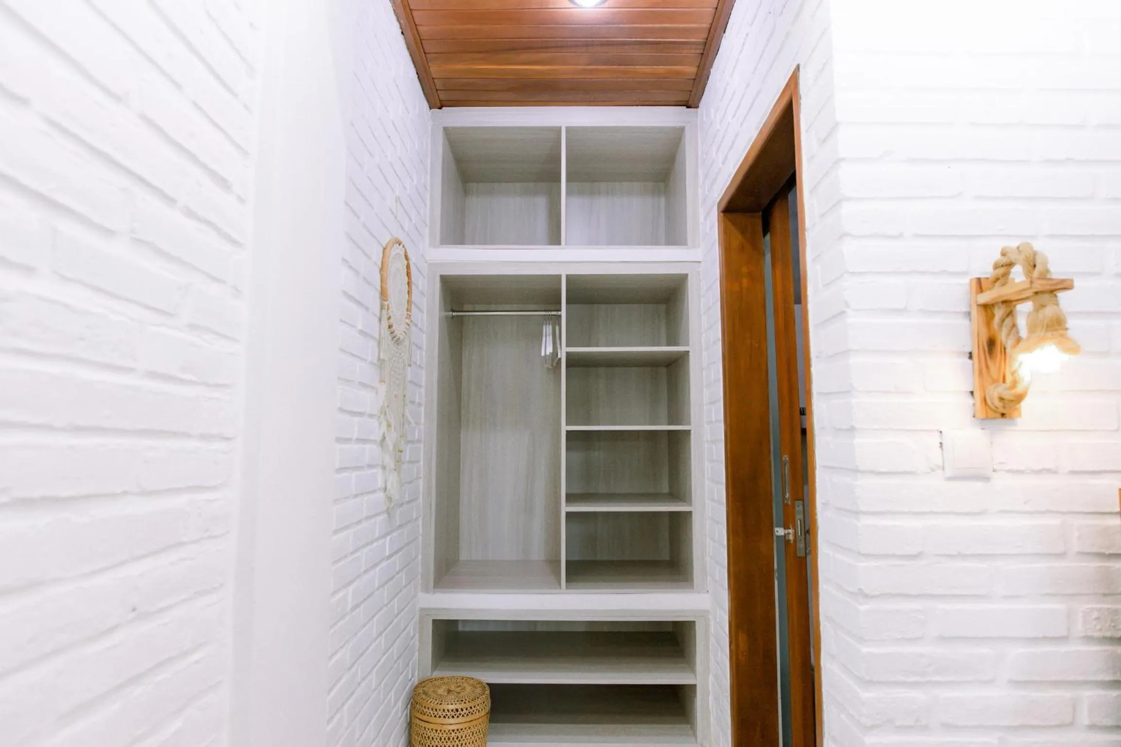 wardrobe in Lemon Guest House