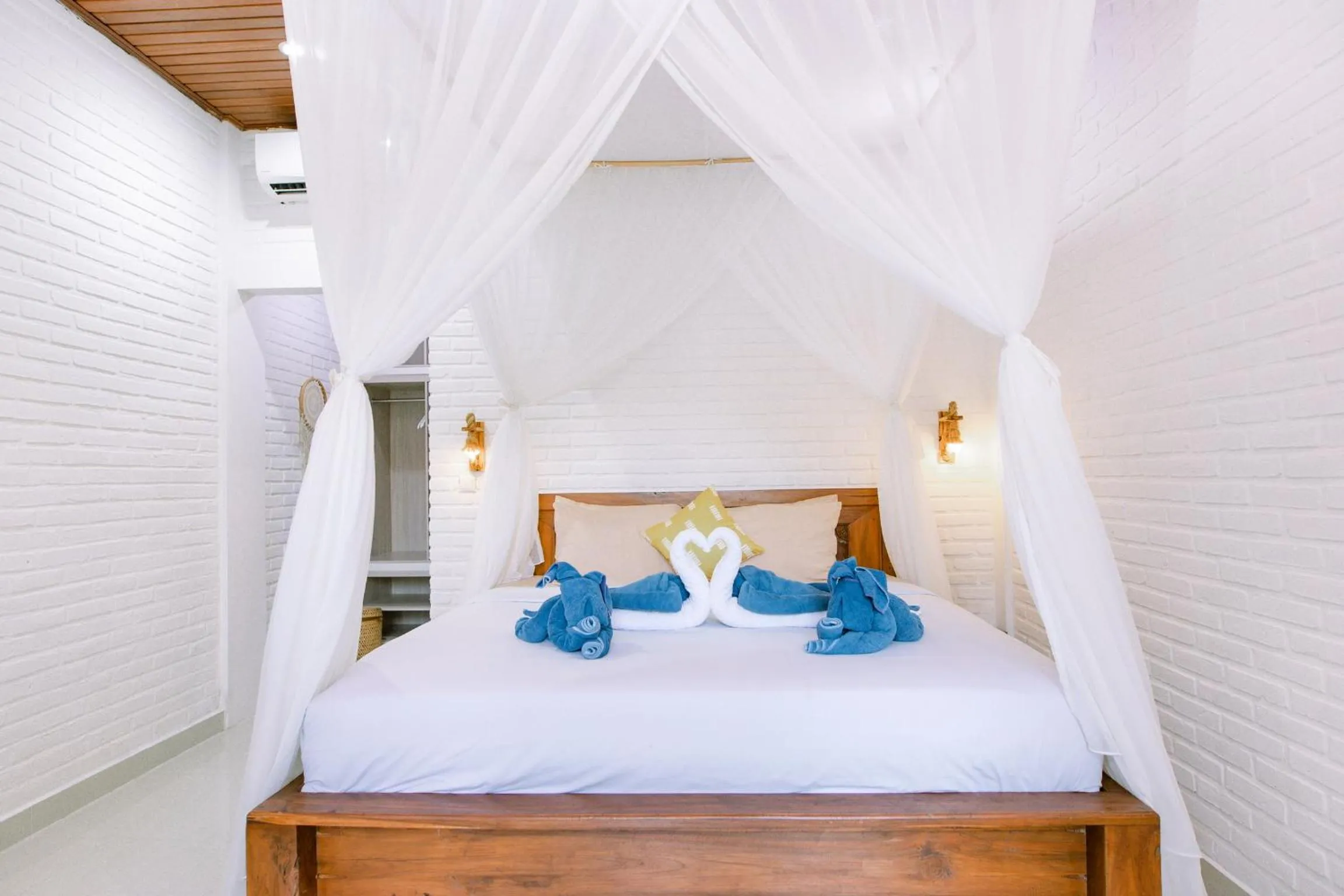 Bed in Lemon Guest House