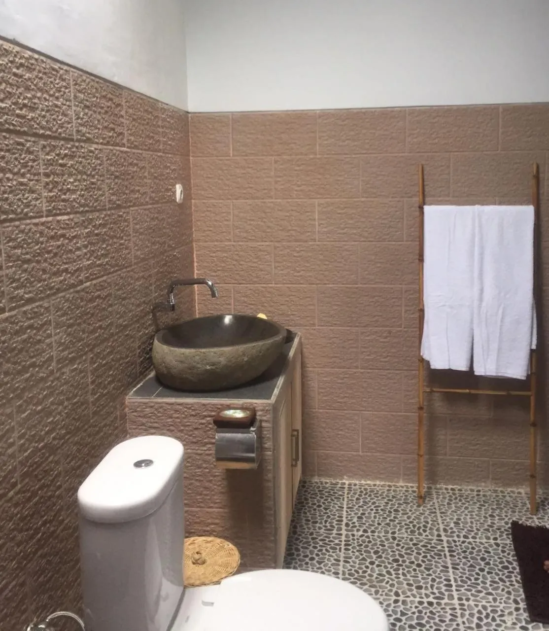 Bathroom in Lemon Guest House