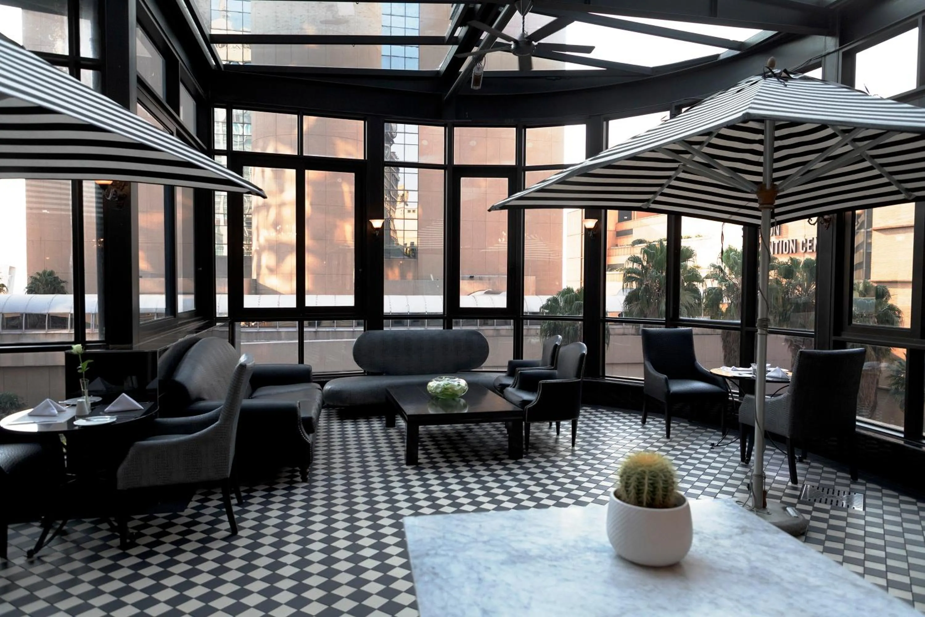 Restaurant/places to eat in DAVINCI Suites