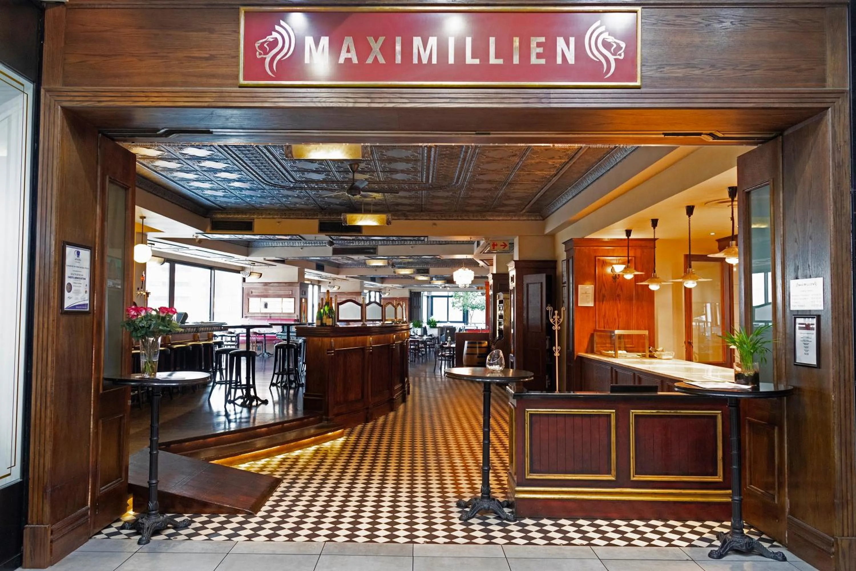 Restaurant/places to eat in DAVINCI Suites