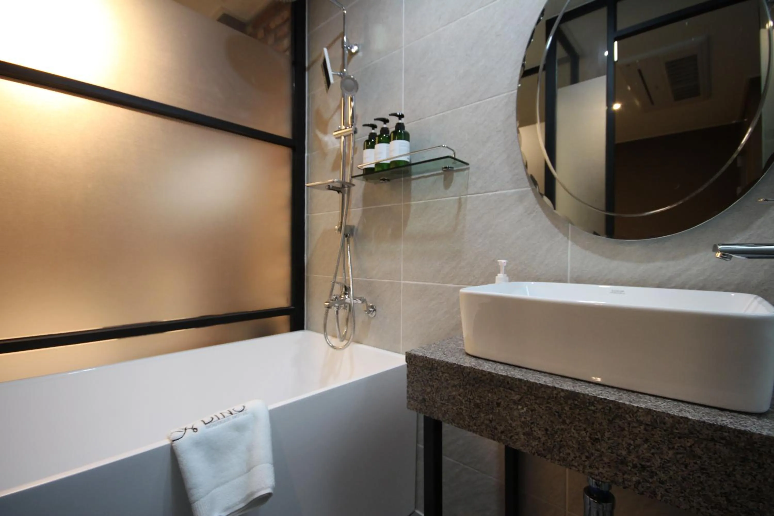 Shower in Busan Station Dino Hotel