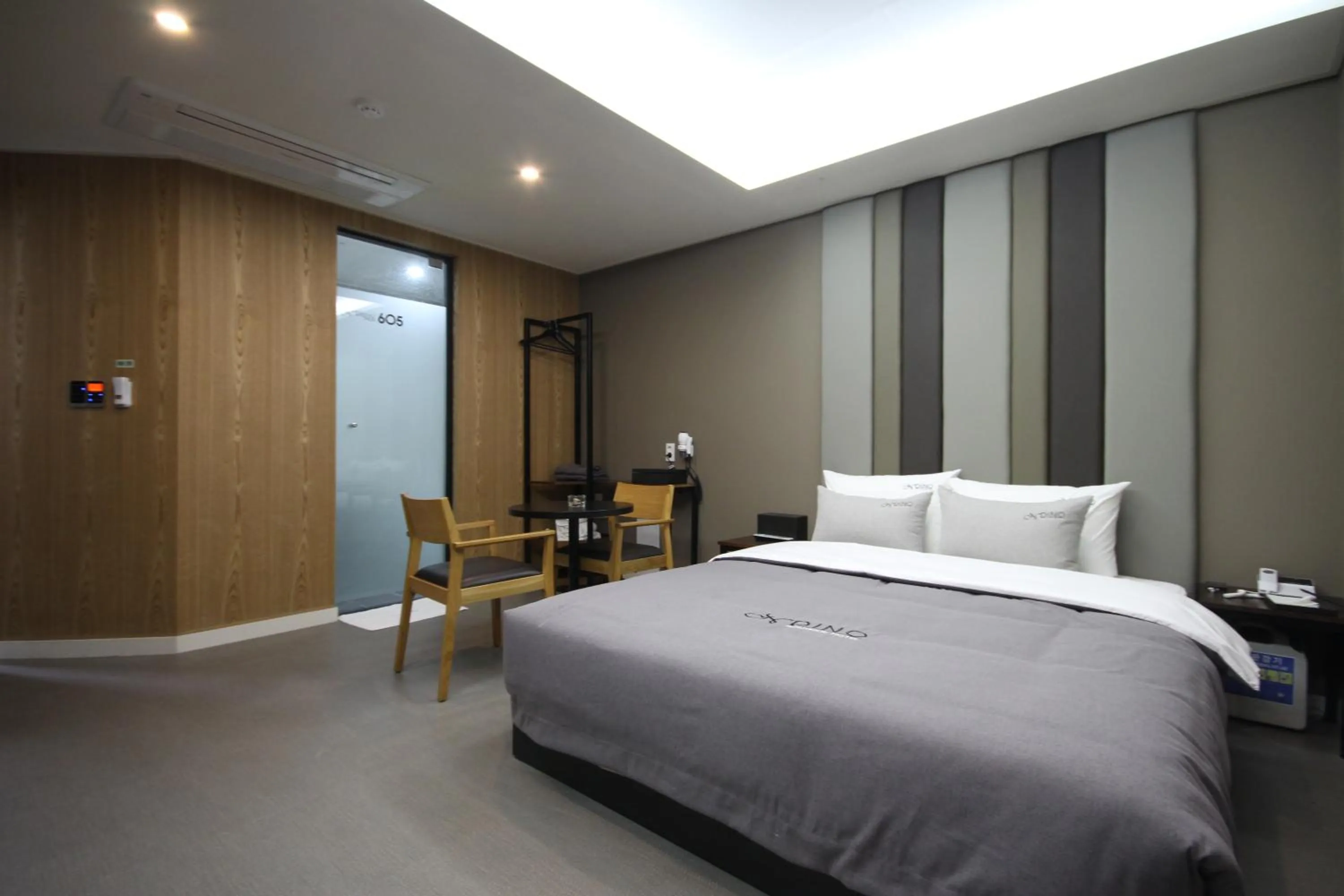 Bedroom, Bed in Busan Station Dino Hotel