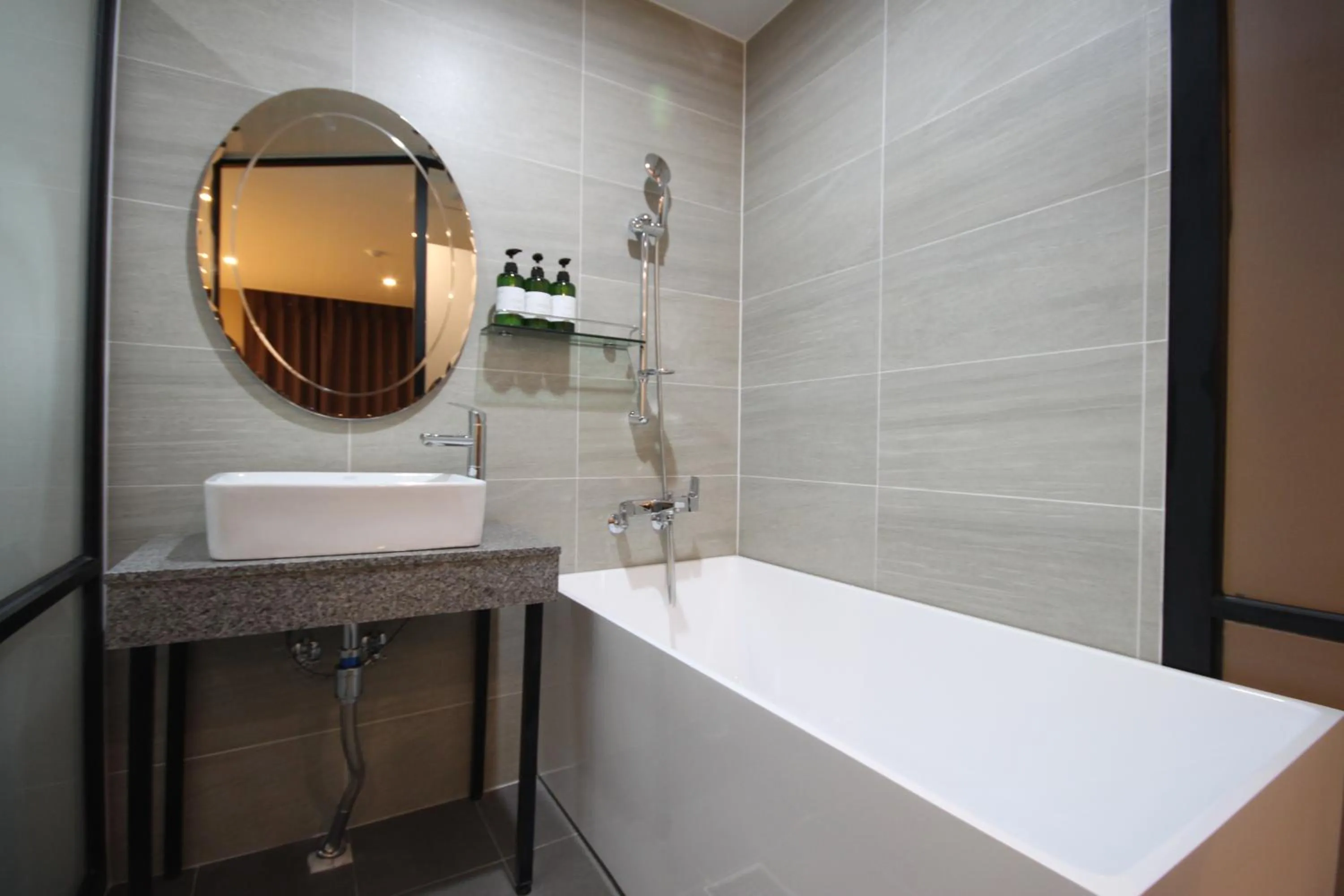 Shower in Busan Station Dino Hotel