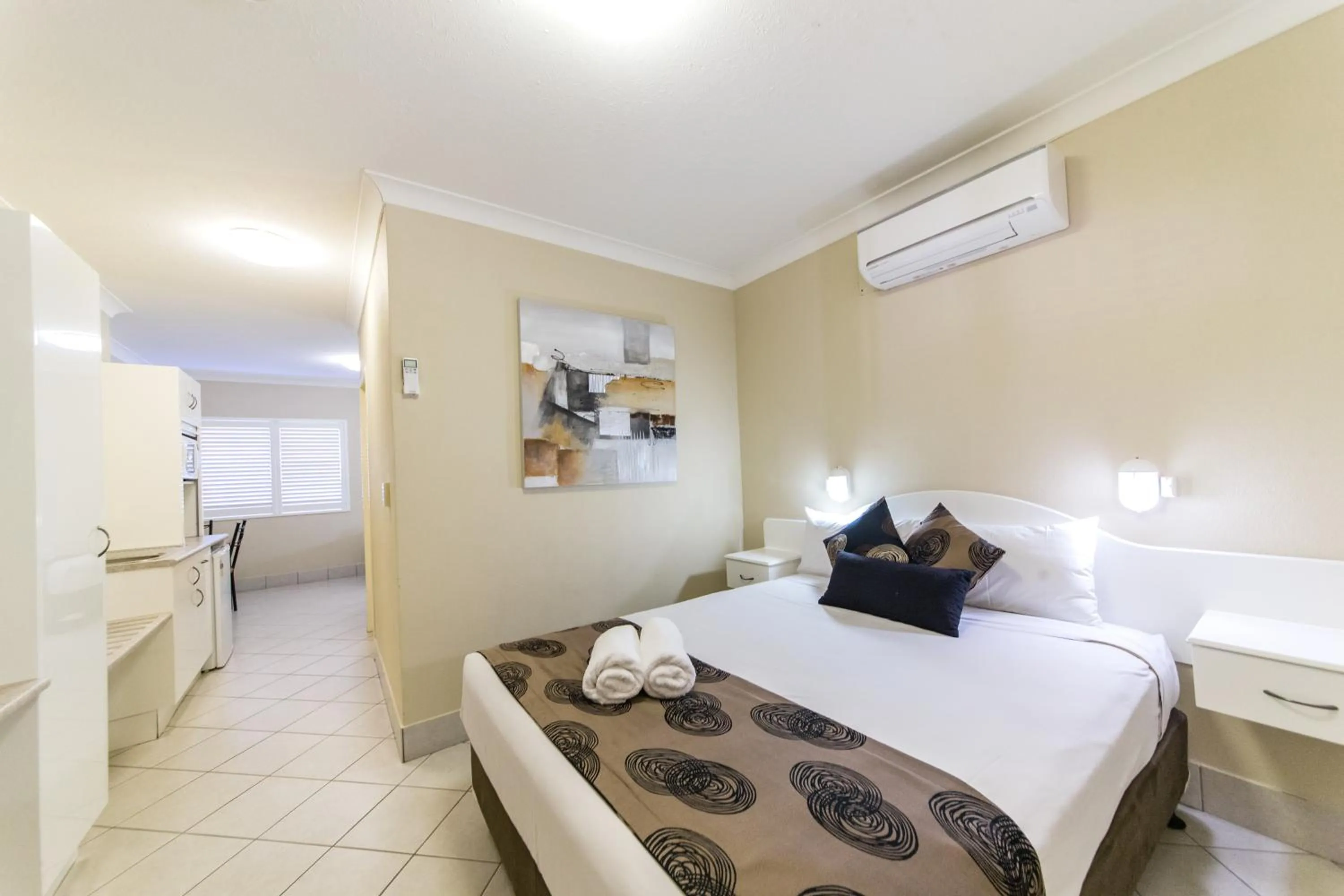 Bed in Villa Capri Motel