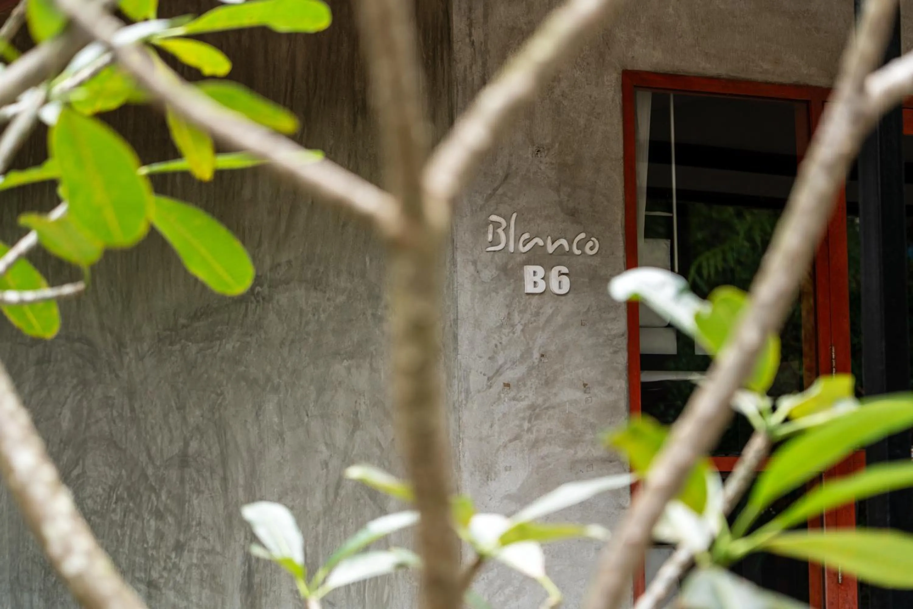 Property building in Blanco Hostel Lanta 18 to 35
