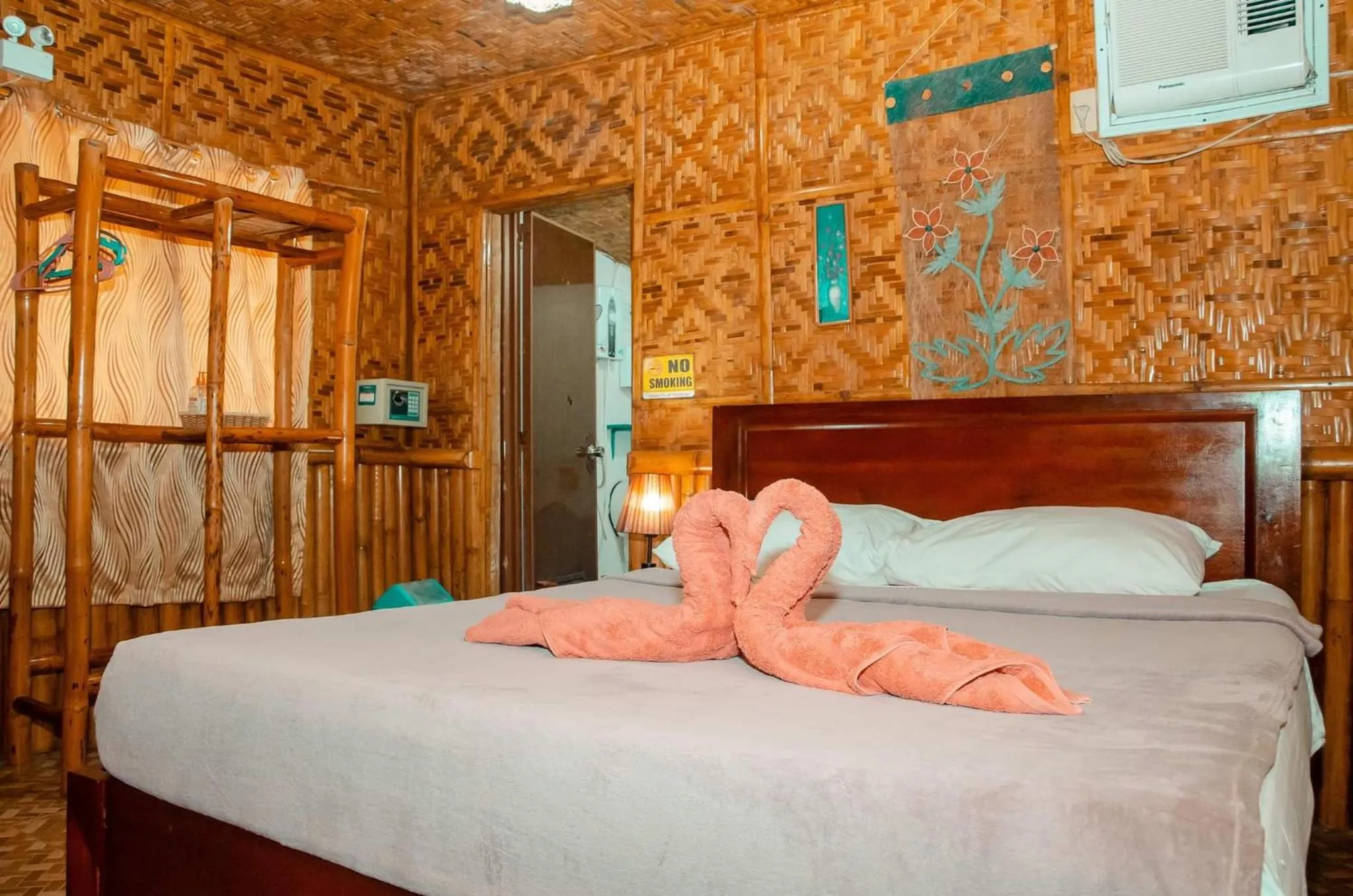 Toilet, Bed in Island Tiki Paradise Resort