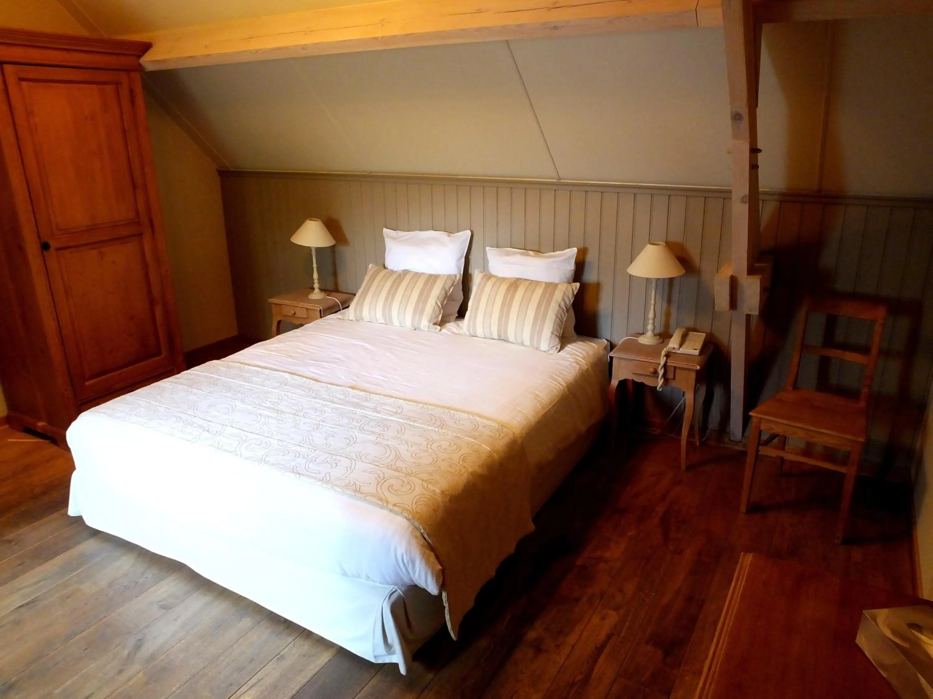 Bedroom, Bed in Hostellerie au Coeur du Spinois