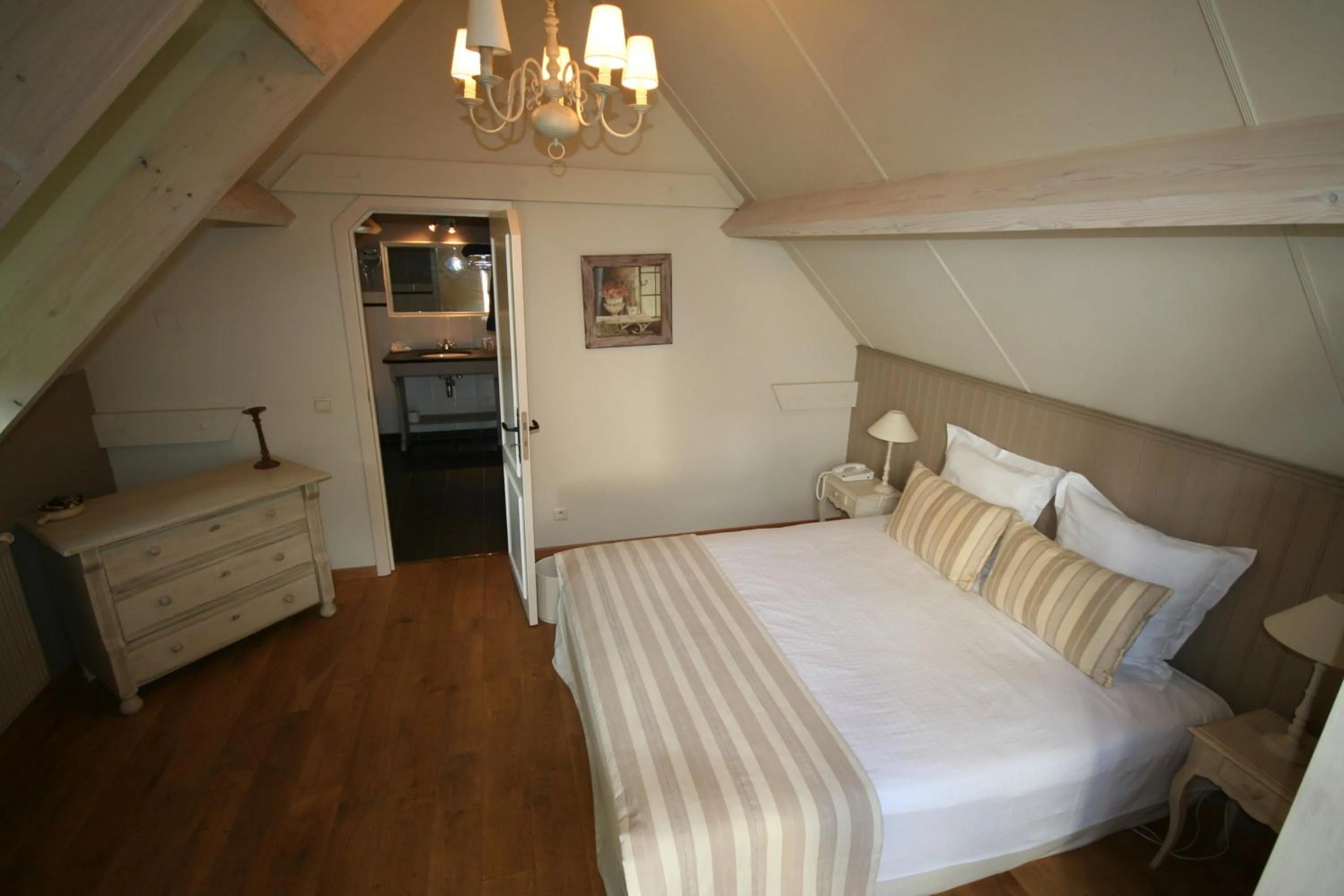 Bedroom, Bed in Hostellerie au Coeur du Spinois