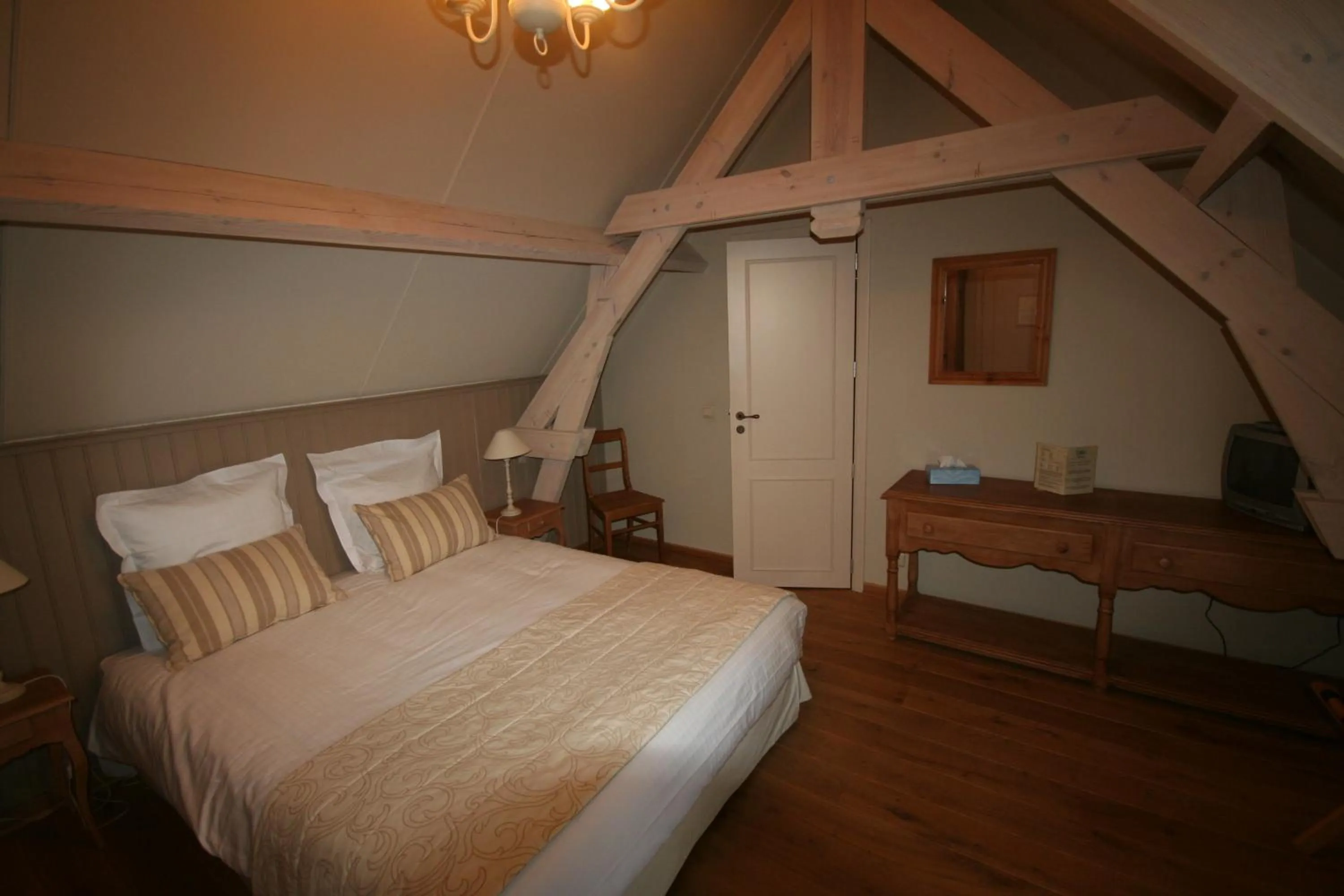 Photo of the whole room, Bed in Hostellerie au Coeur du Spinois