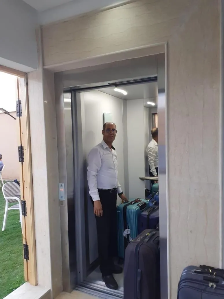 elevator in Rose Valley Hotel