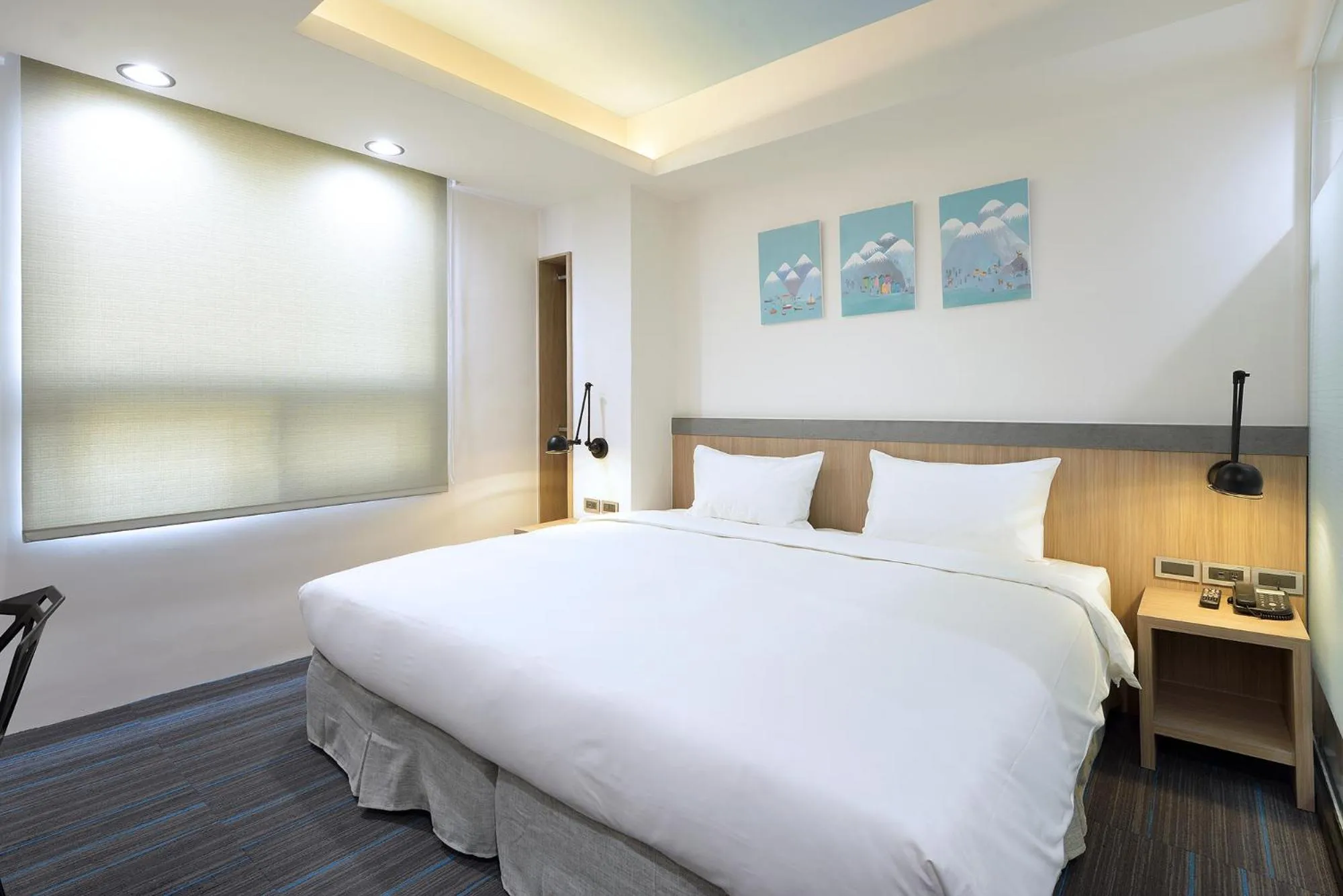 Photo of the whole room, Bed in Hommie Inn