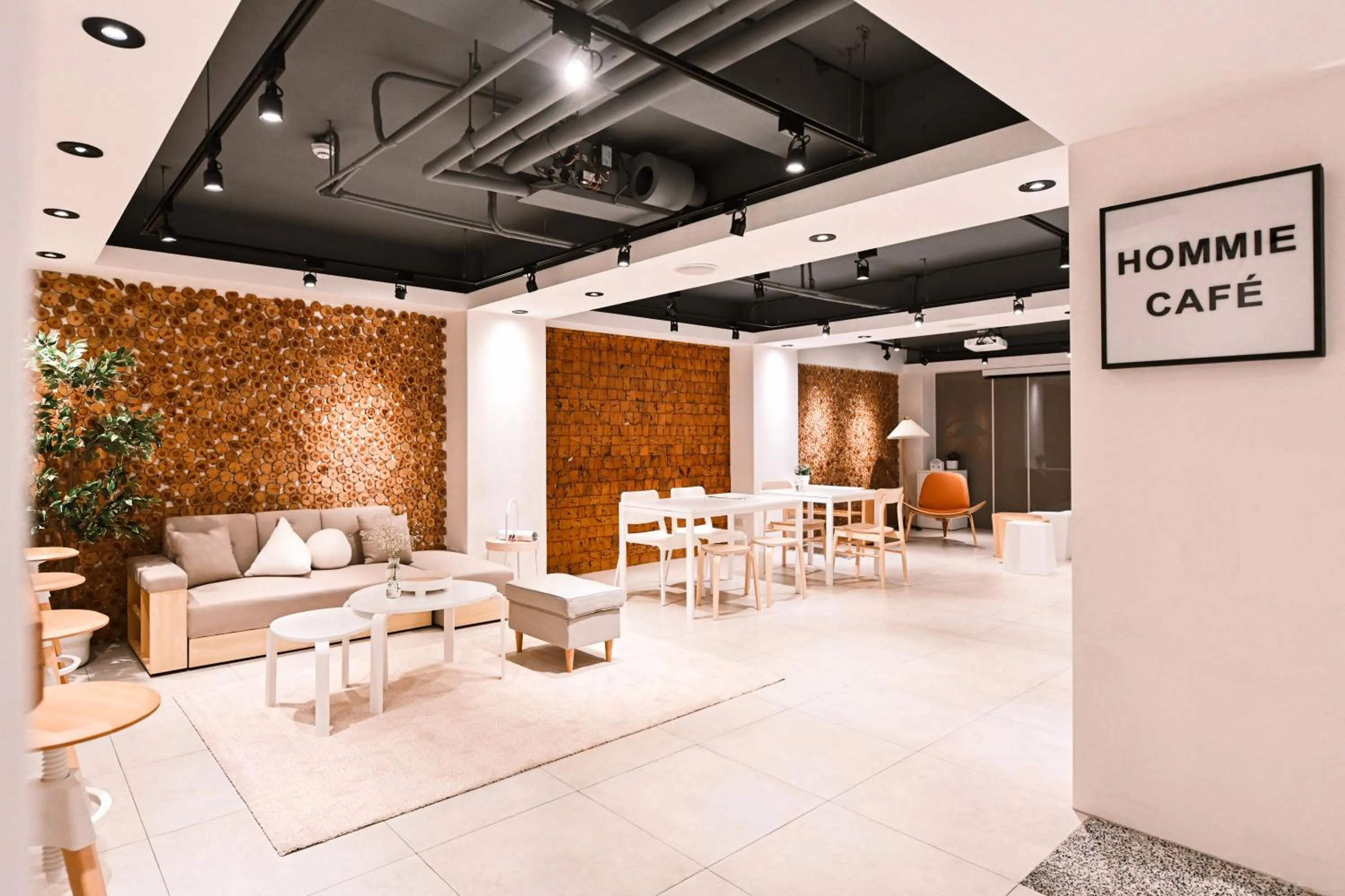 Lounge or bar in Hommie Inn