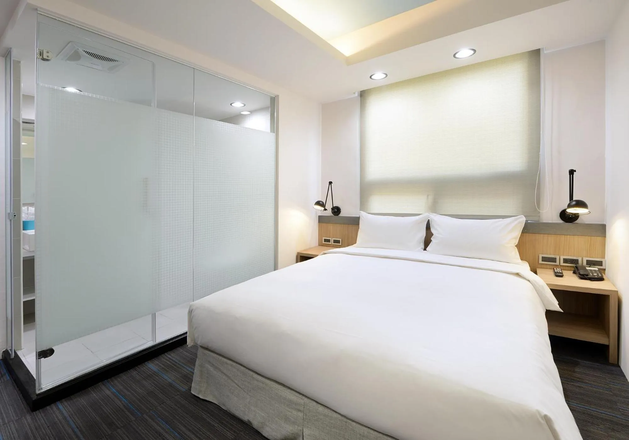 Photo of the whole room, Bed in Hommie Inn