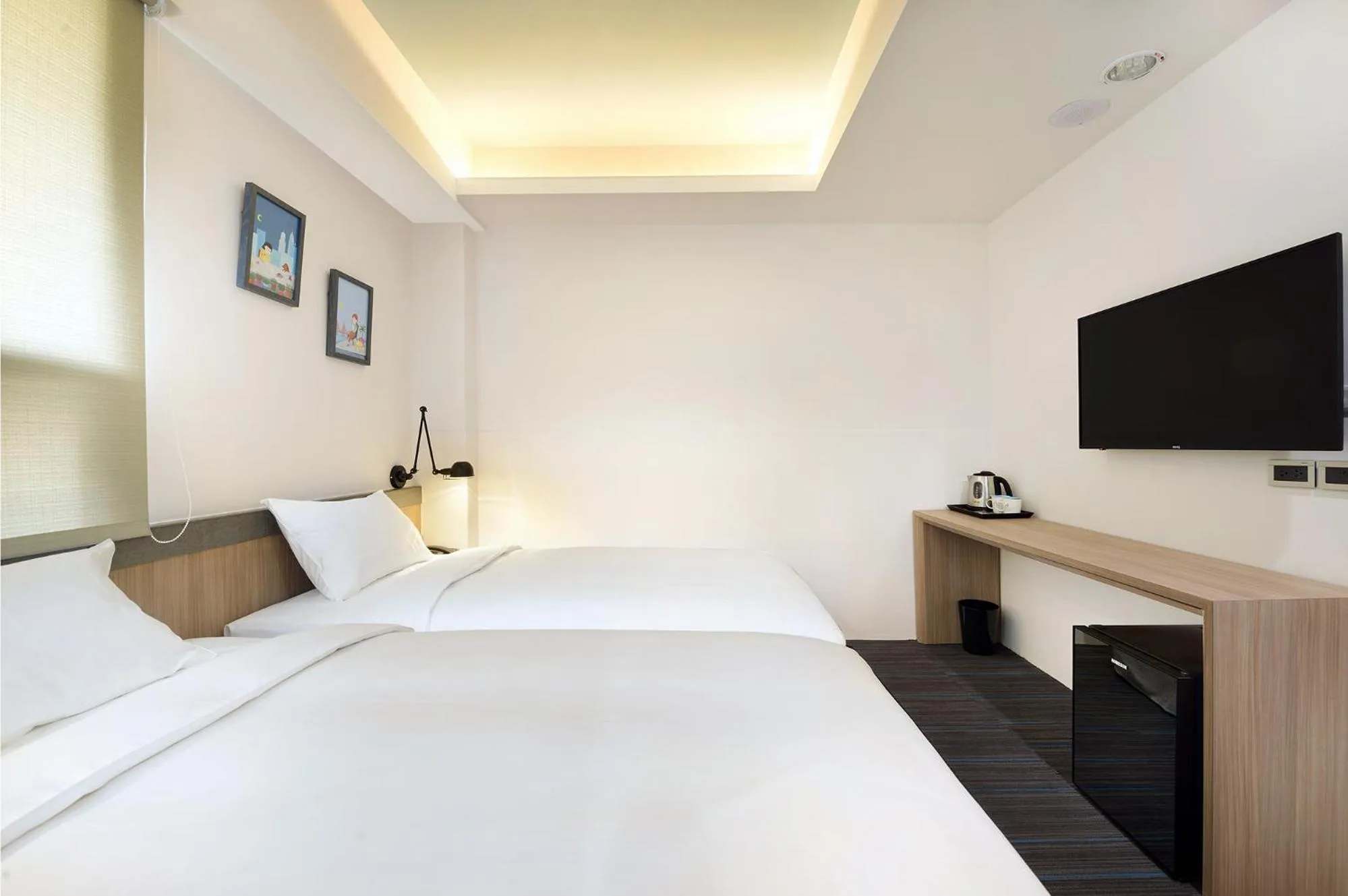 Photo of the whole room, Bed in Hommie Inn