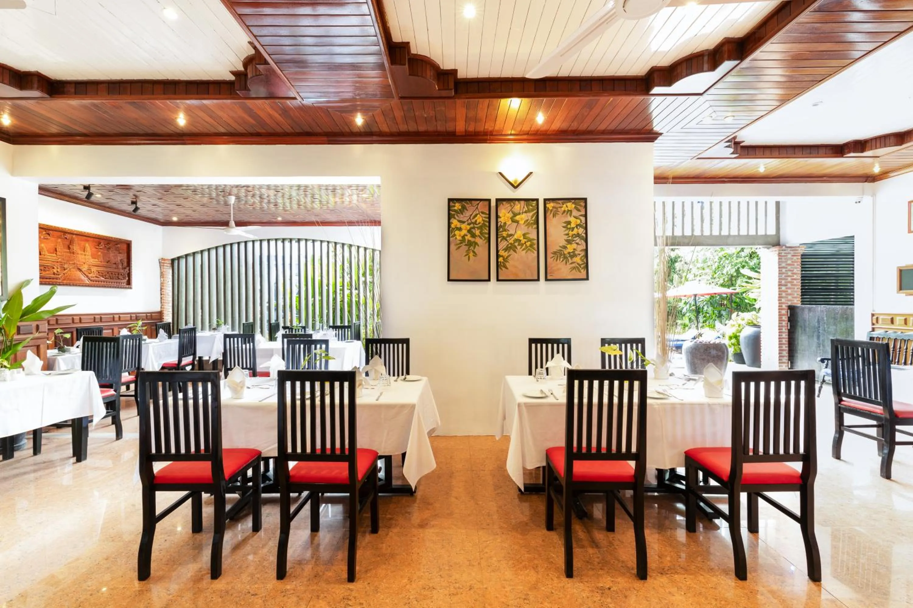 Restaurant/places to eat in Peak Elite Boutique