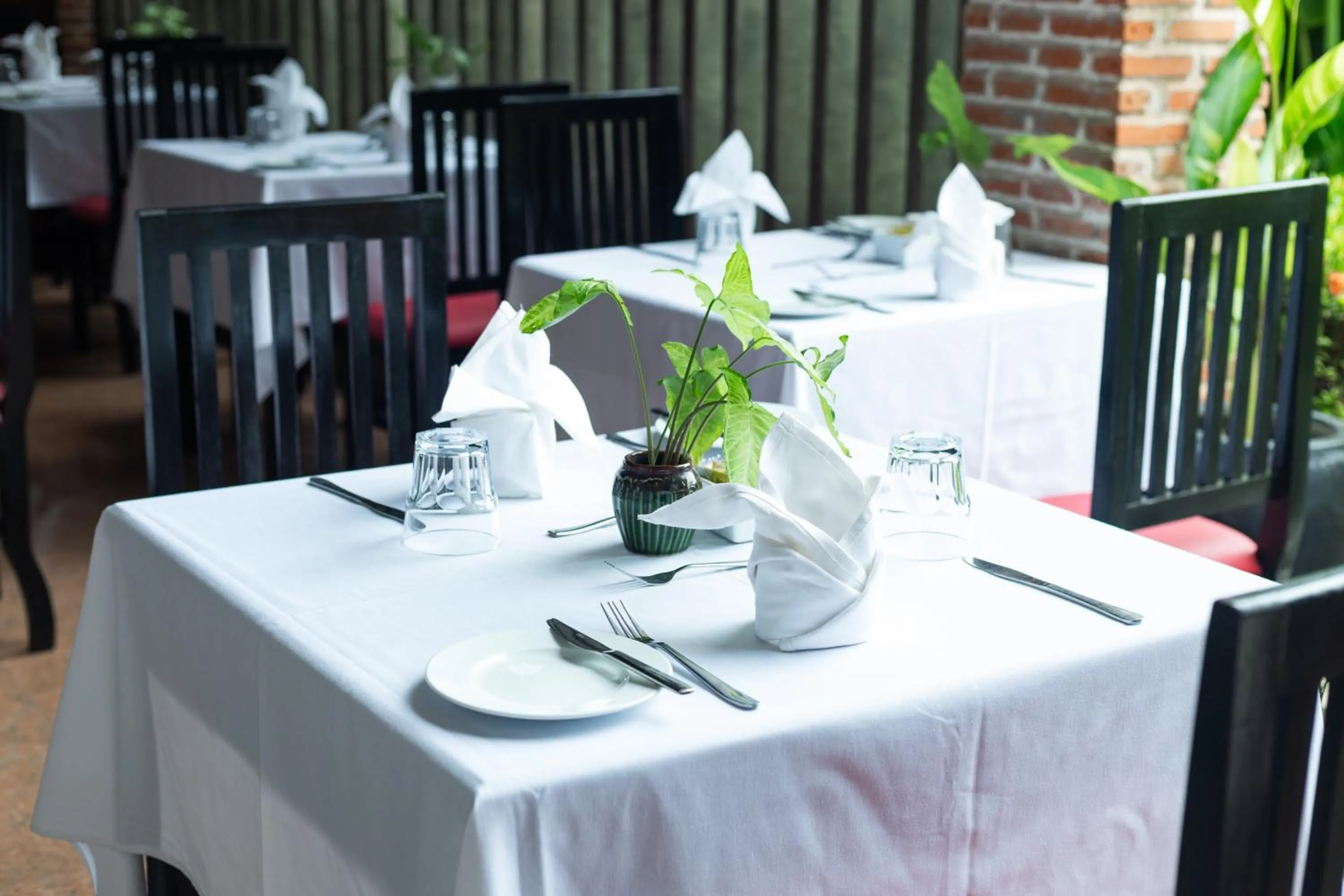 Restaurant/places to eat in Peak Elite Boutique