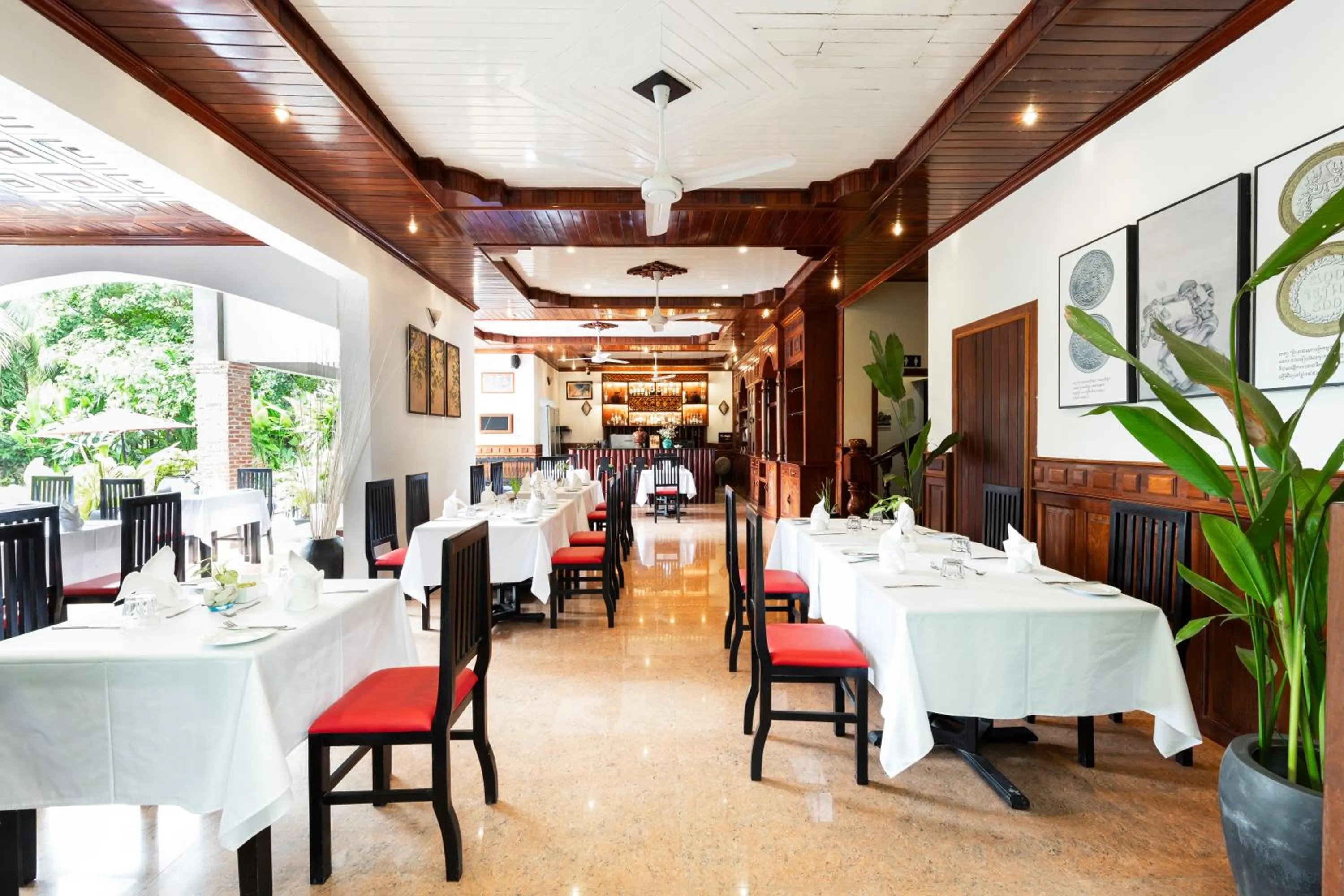 Restaurant/places to eat in Peak Elite Boutique