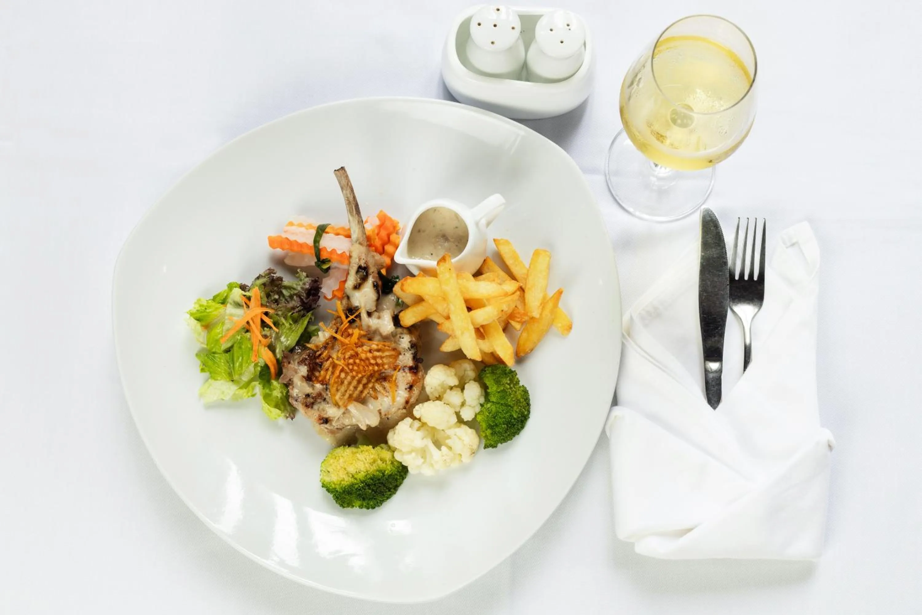 Food and drinks in Peak Elite Boutique