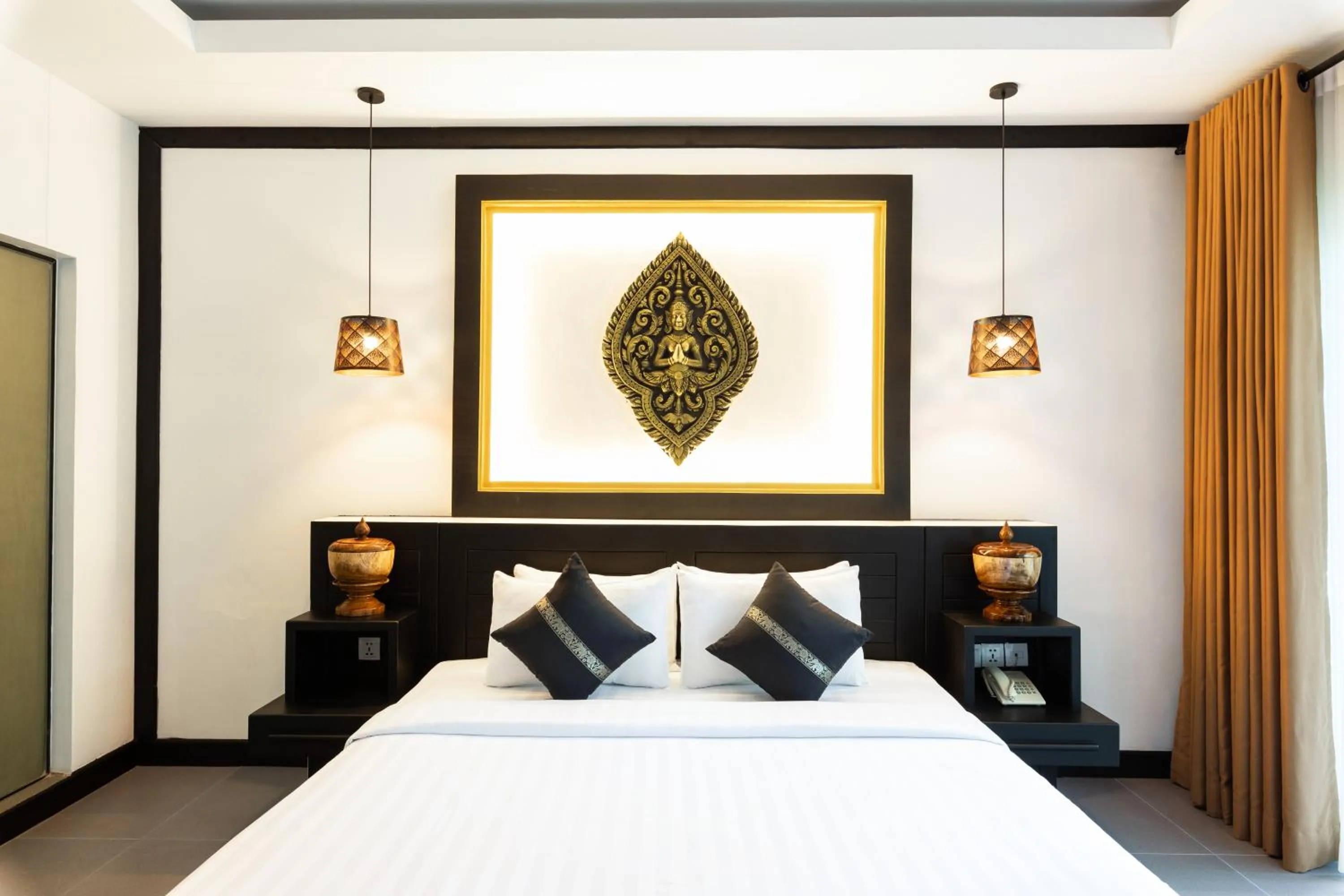 Photo of the whole room, Bed in Peak Elite Boutique