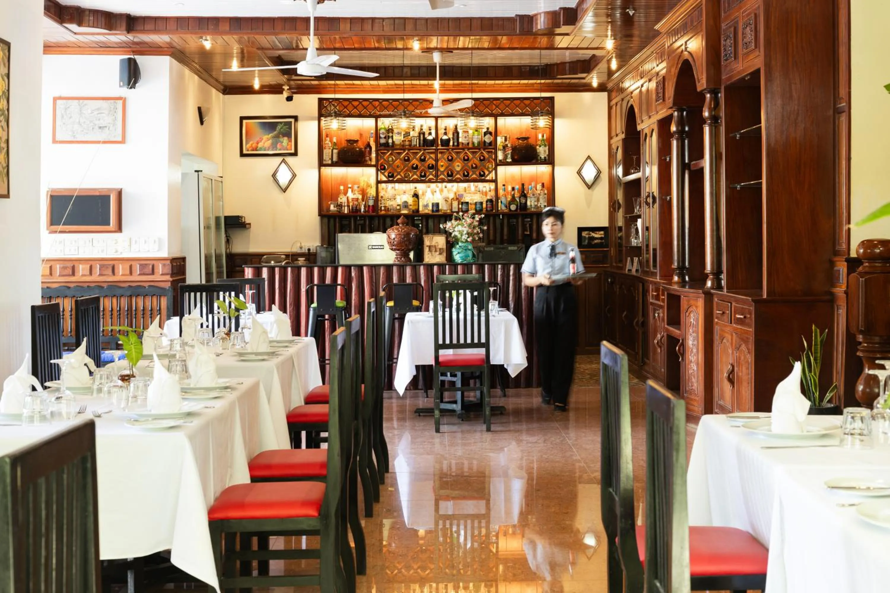 Restaurant/places to eat in Peak Elite Boutique