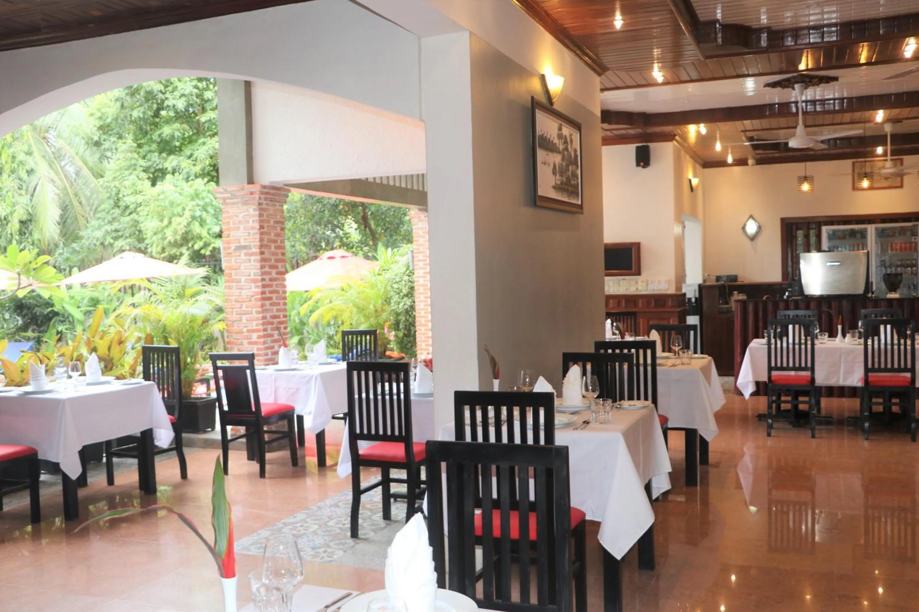 Restaurant/places to eat in Peak Elite Boutique