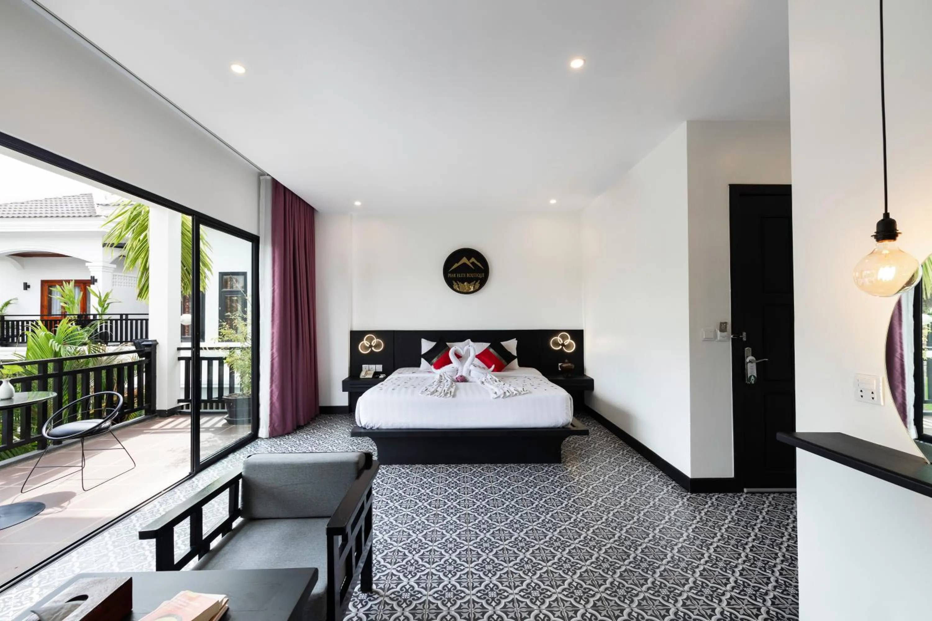 Balcony/Terrace, Bed in Peak Elite Boutique