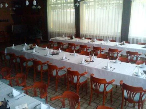 Restaurant/places to eat in Fenyő Panzió