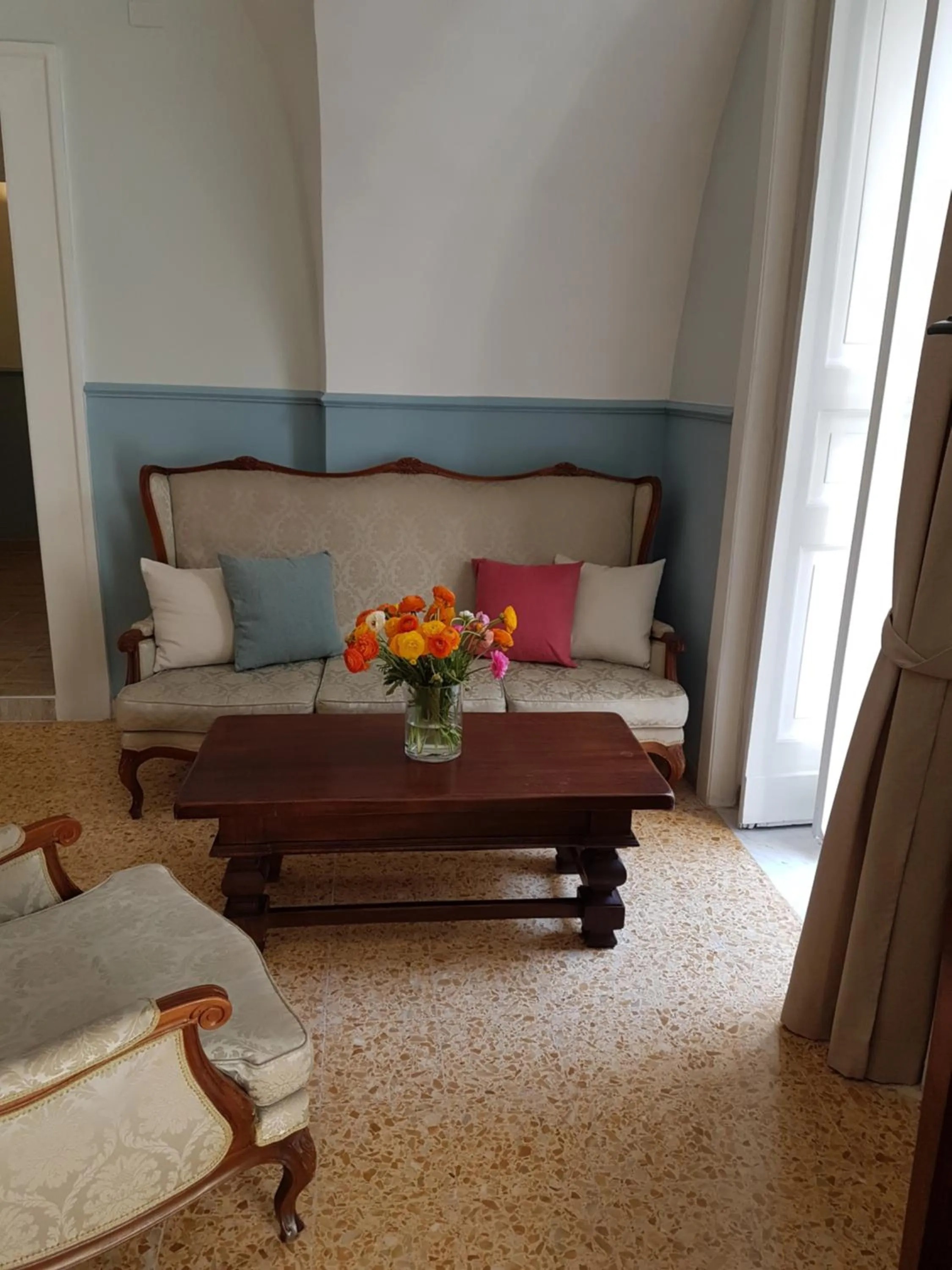 Seating area in Aragonese Luxury Rooms