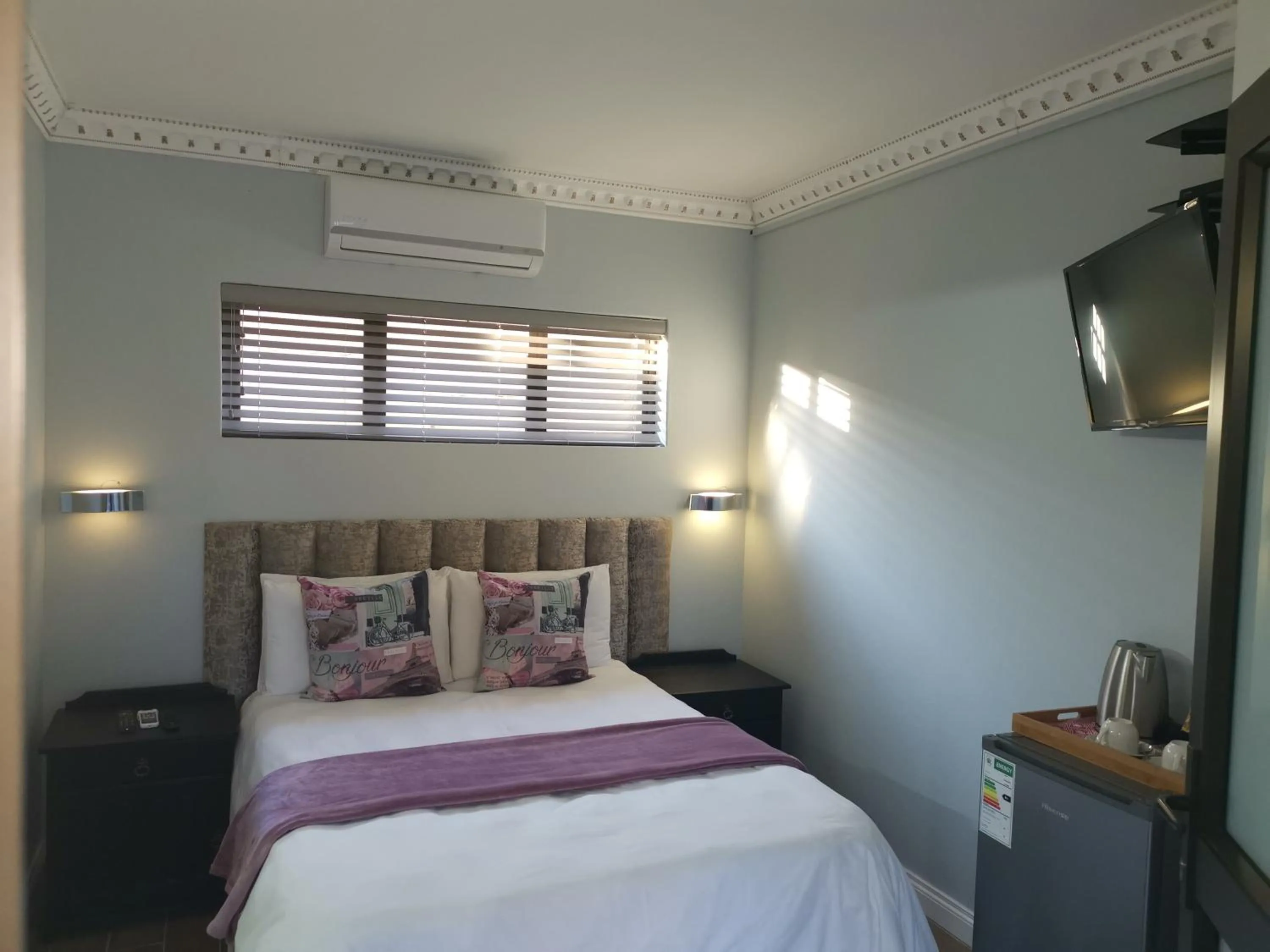 Bed in Lucolo Palace B&B - Mthatha
