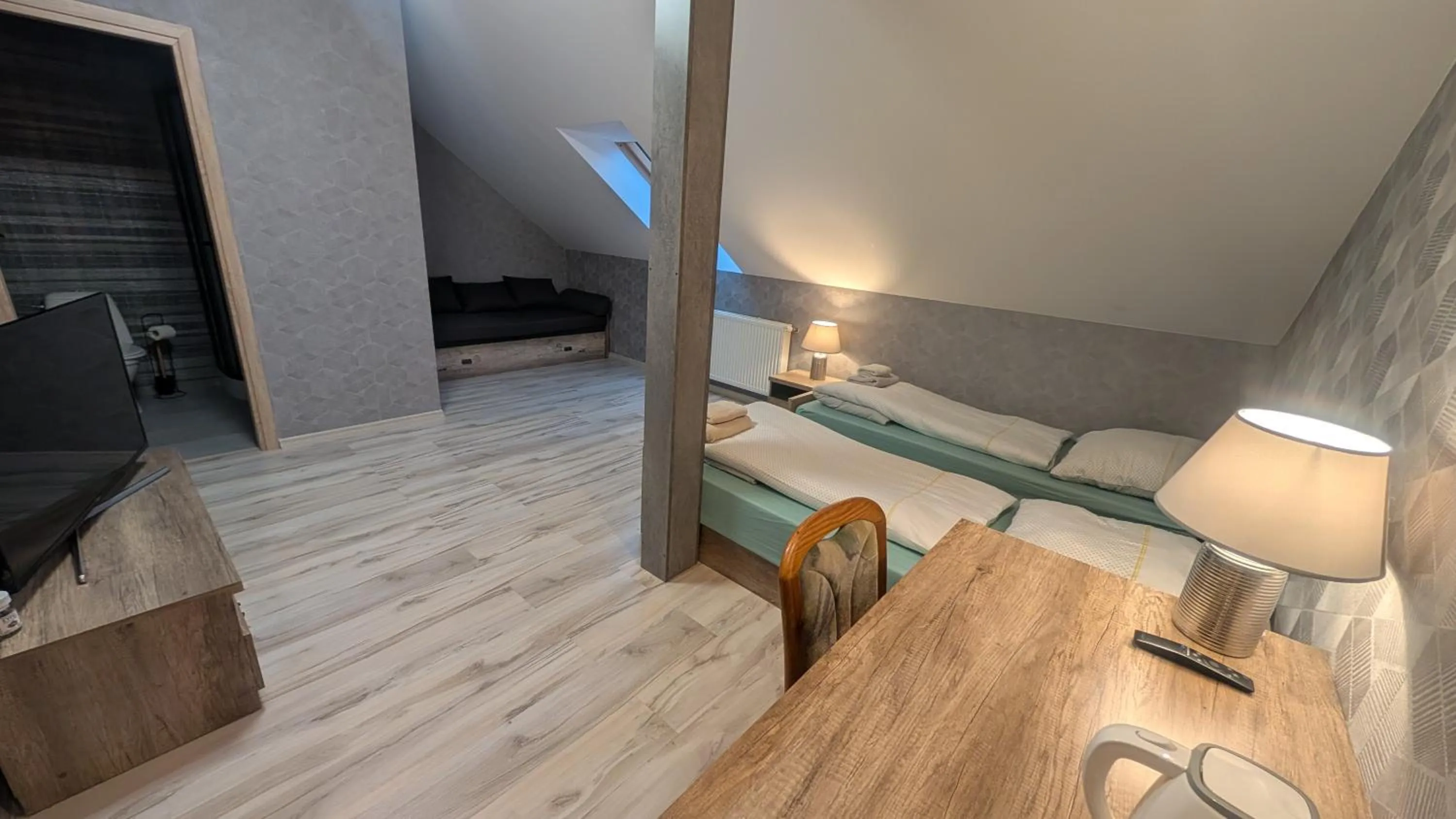 Photo of the whole room, Bed in FitnessFun