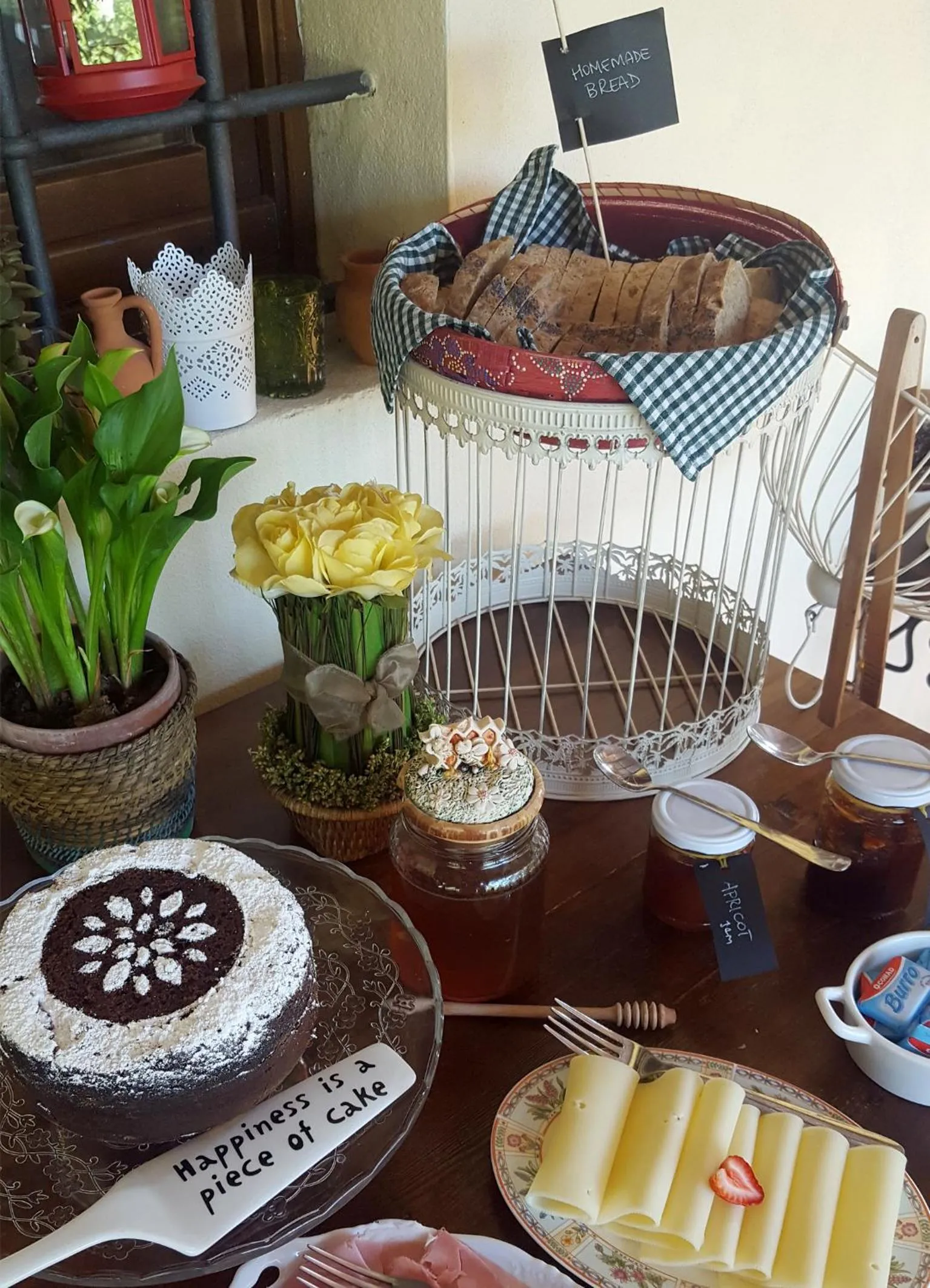 Buffet breakfast in Casal di Peppe B&B