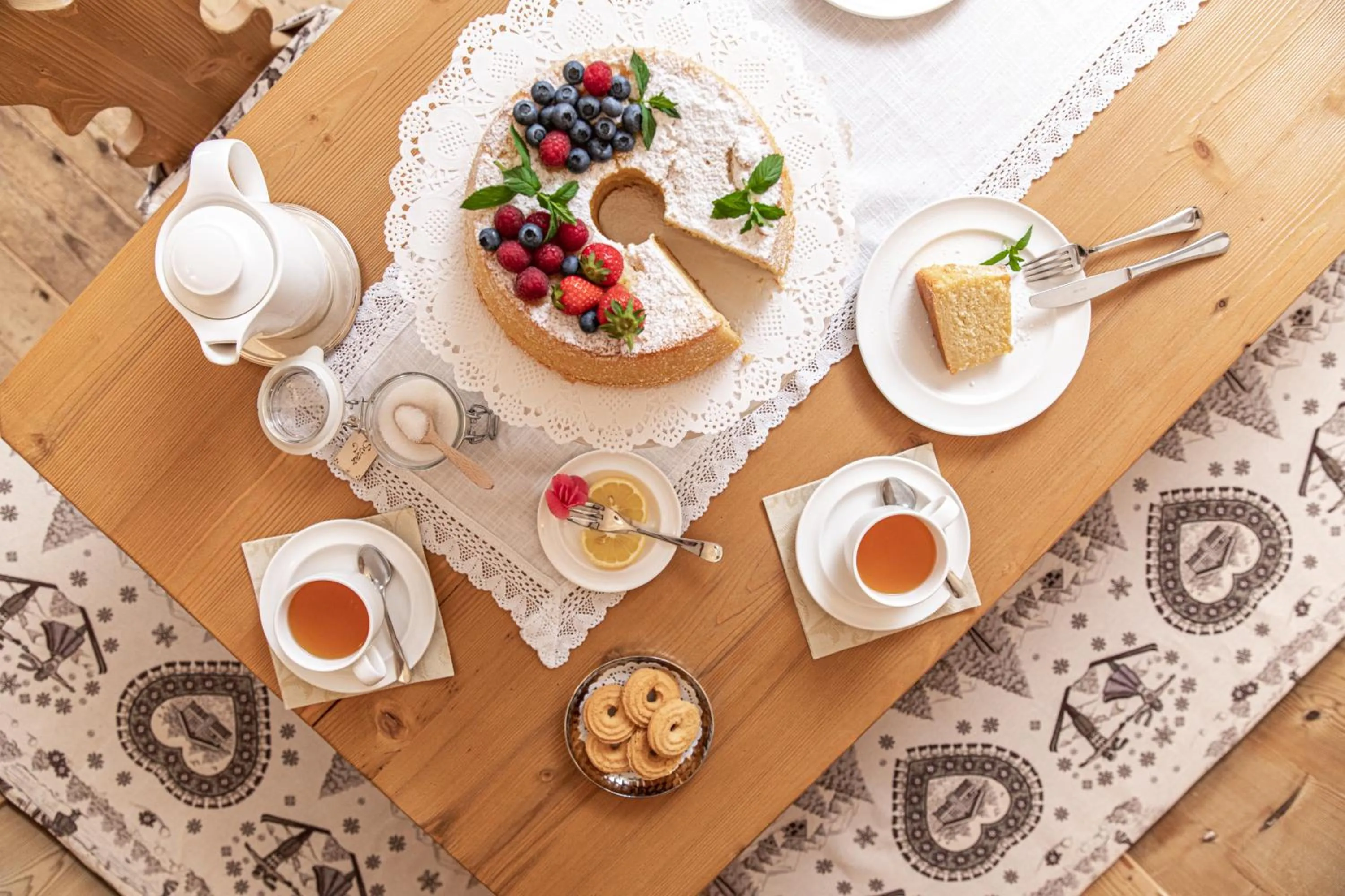 Food and drinks in Garni Maso San Michele