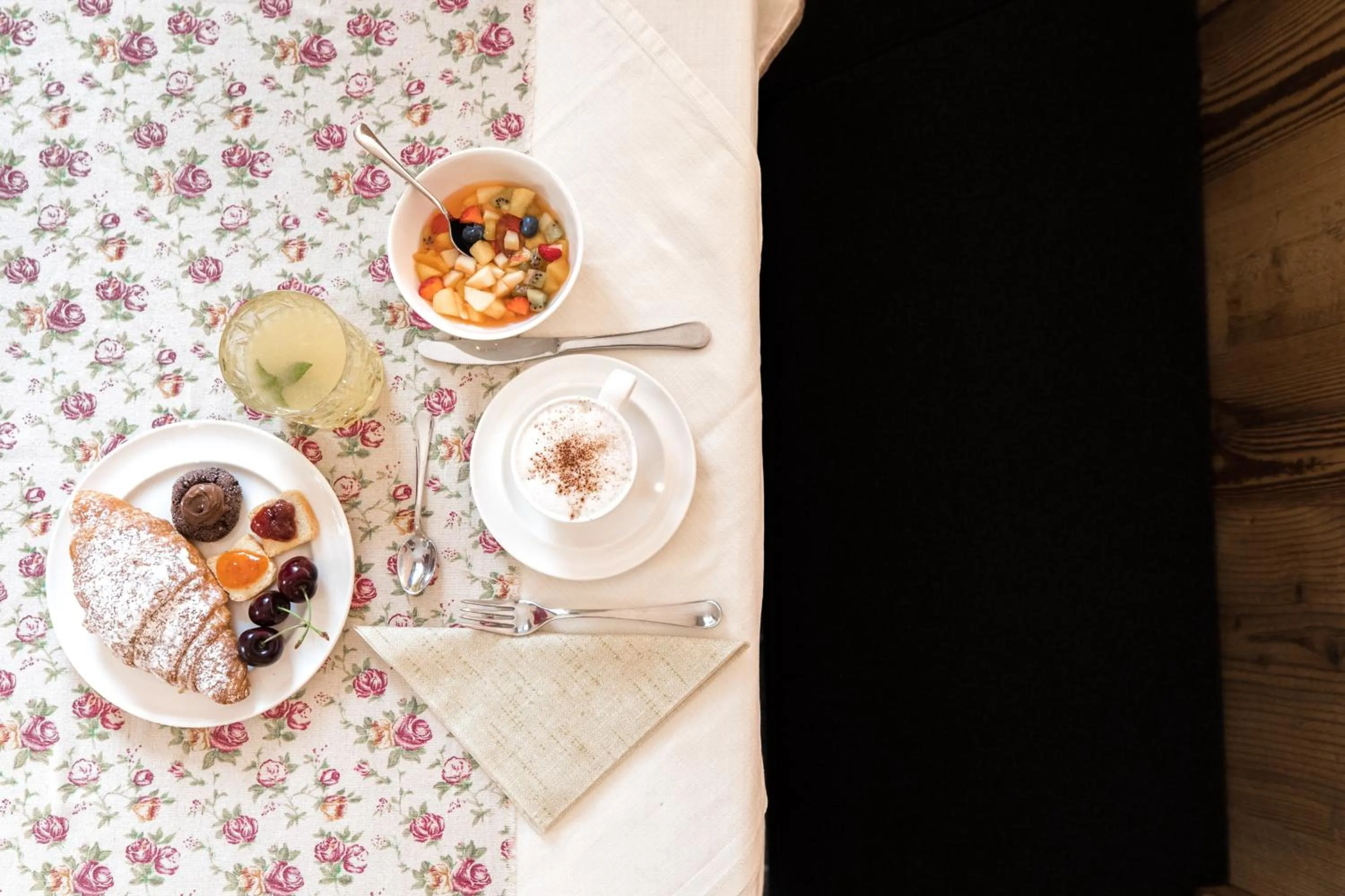 Food and drinks in Garni Maso San Michele