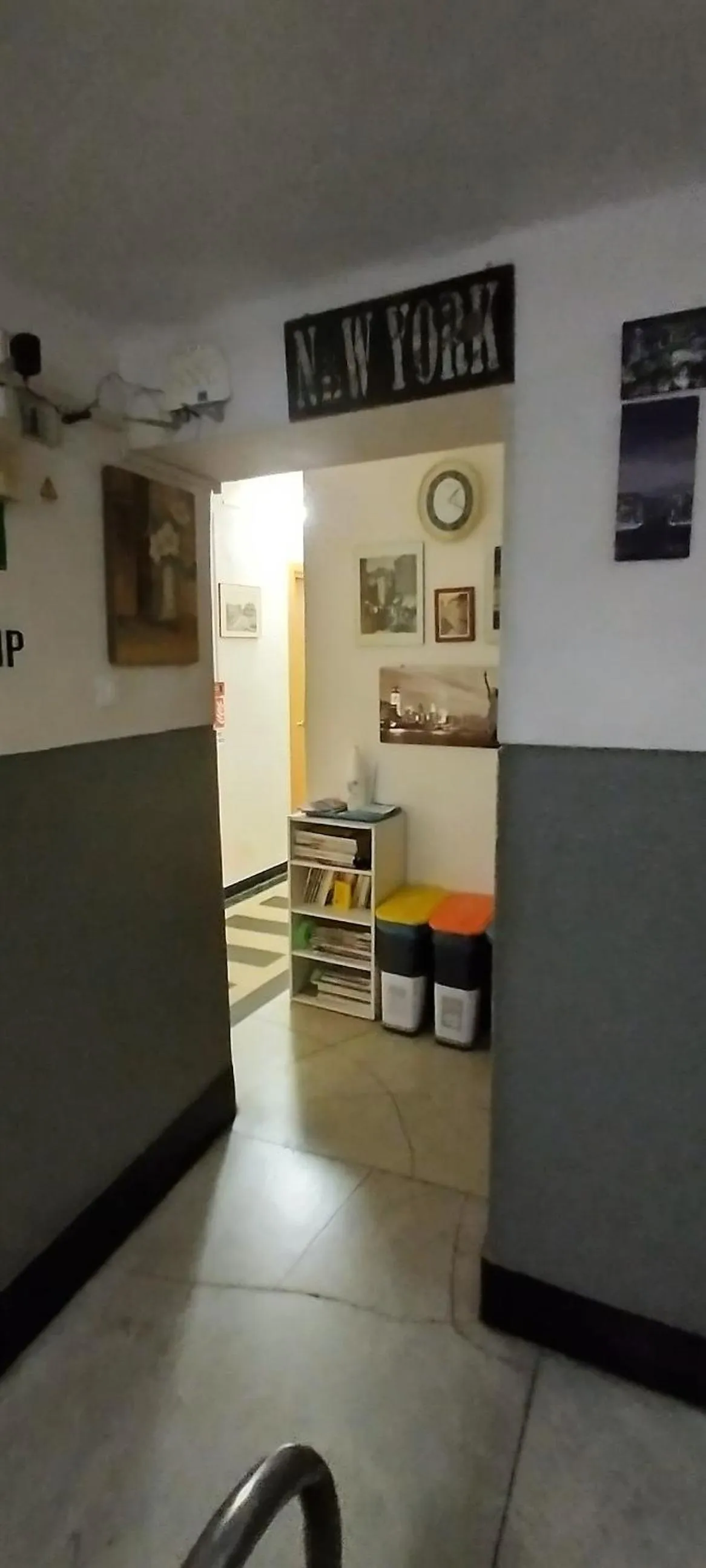 Text overlay in Hotel Major