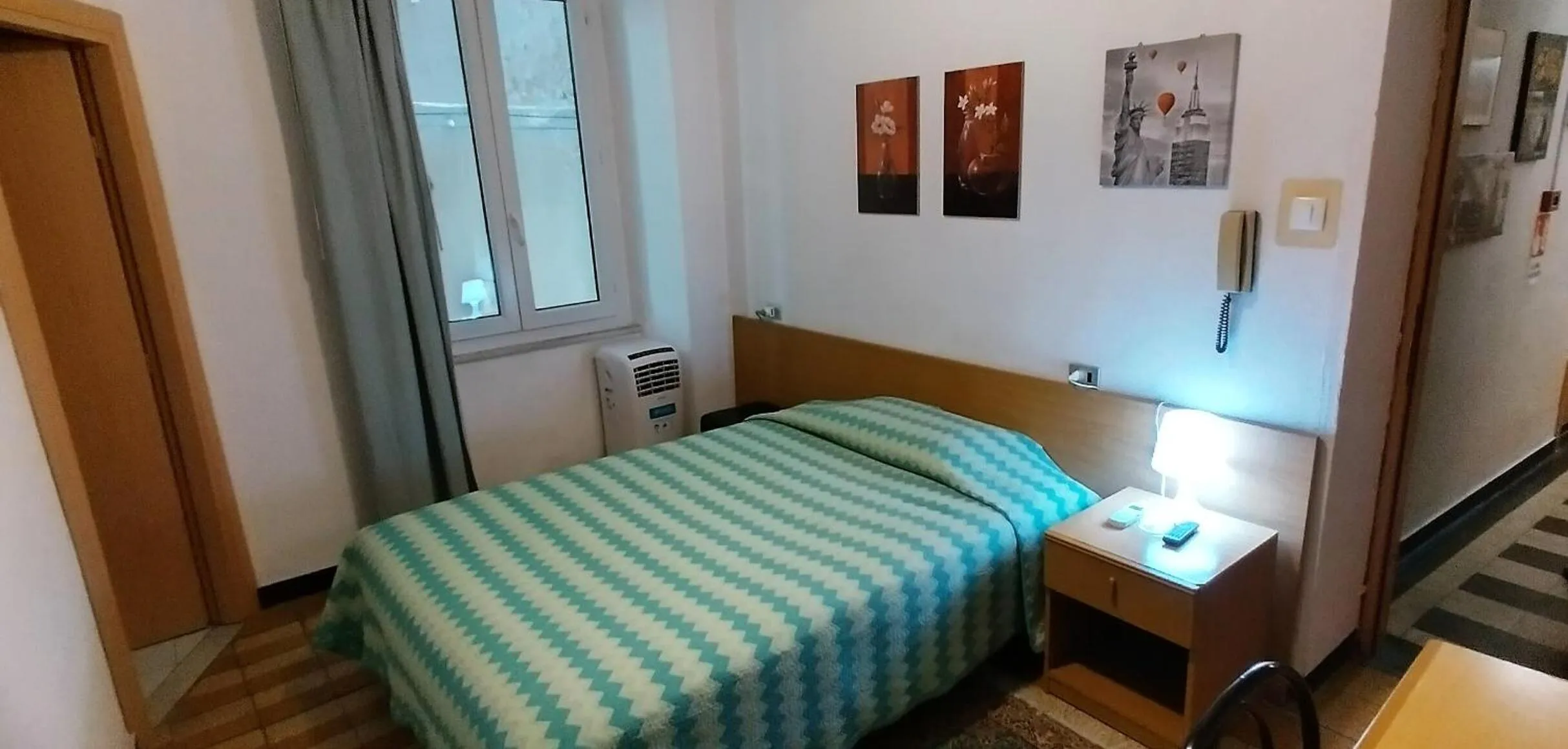 Photo of the whole room, Bed in Hotel Major