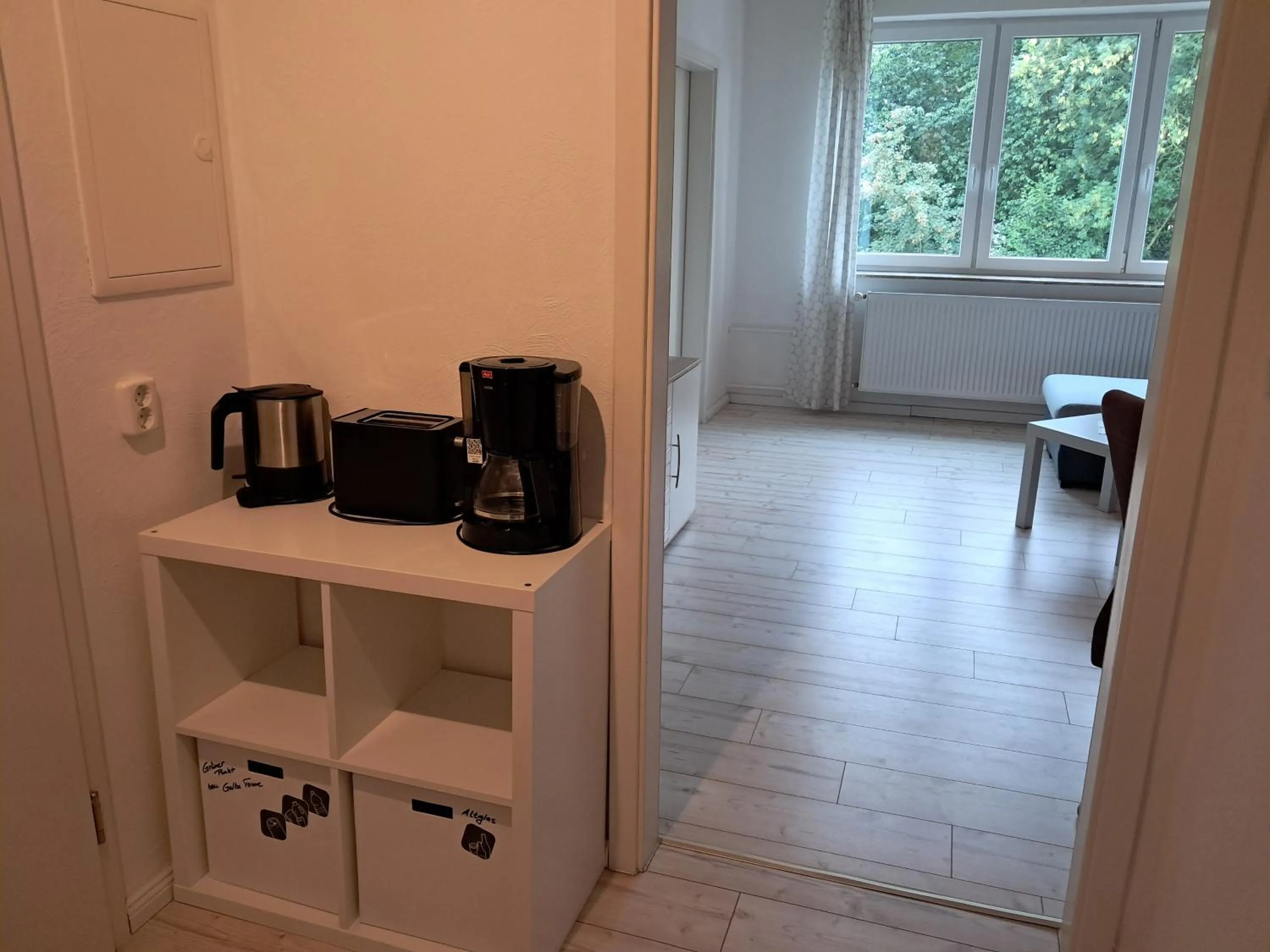 Coffee/tea facilities in Gästehaus Laßbruch