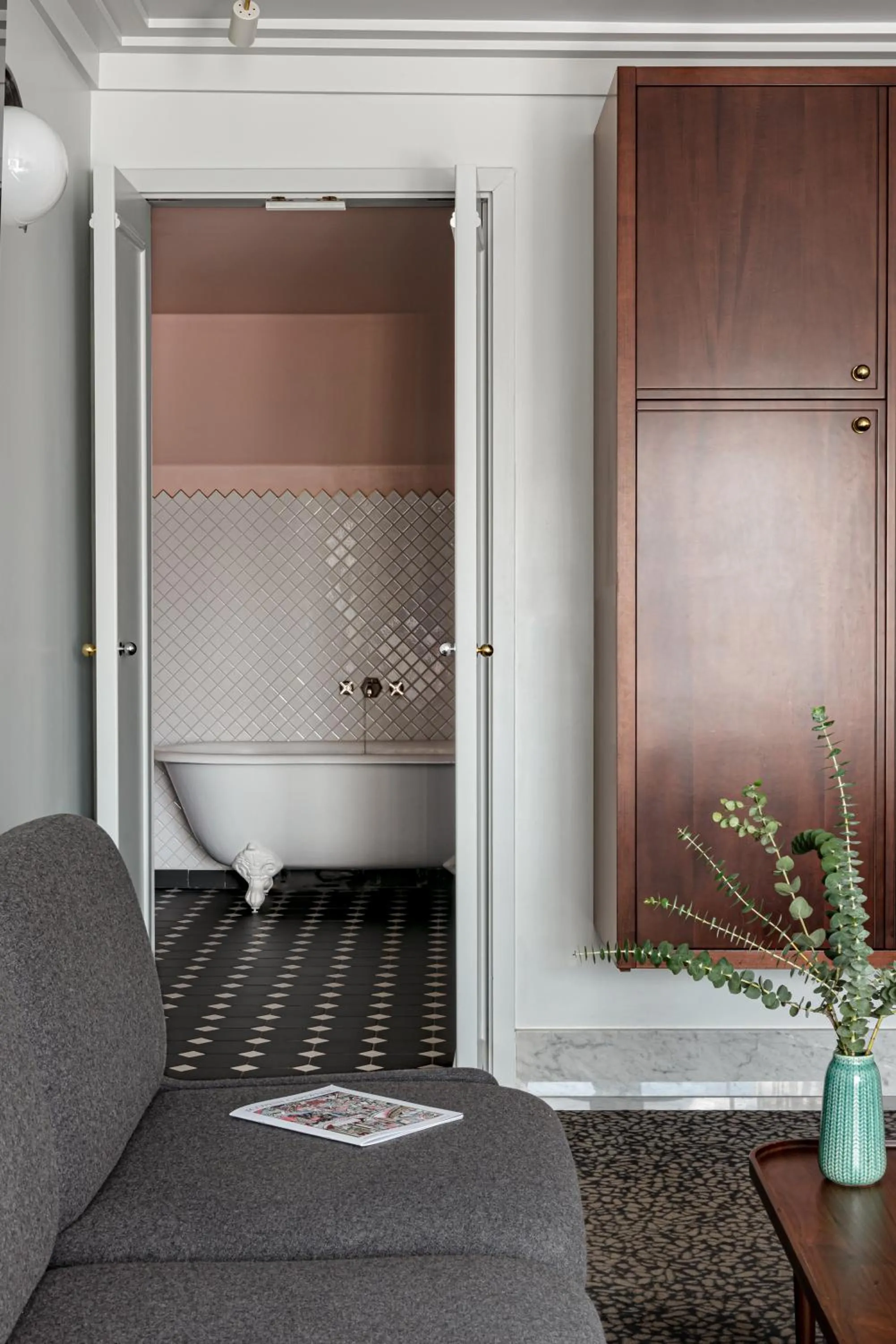 Shower in Henrietta Experimental