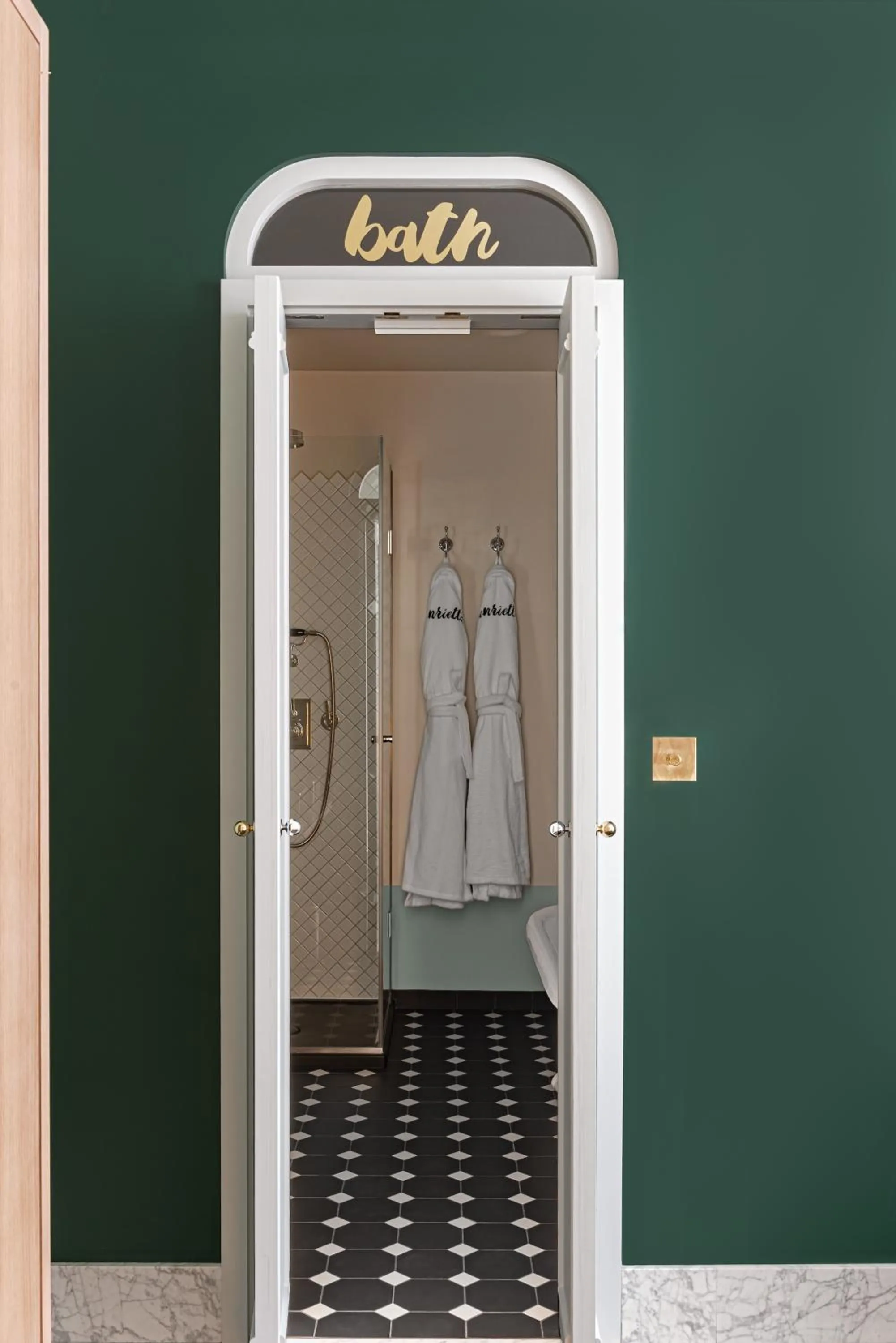 Shower in Henrietta Experimental