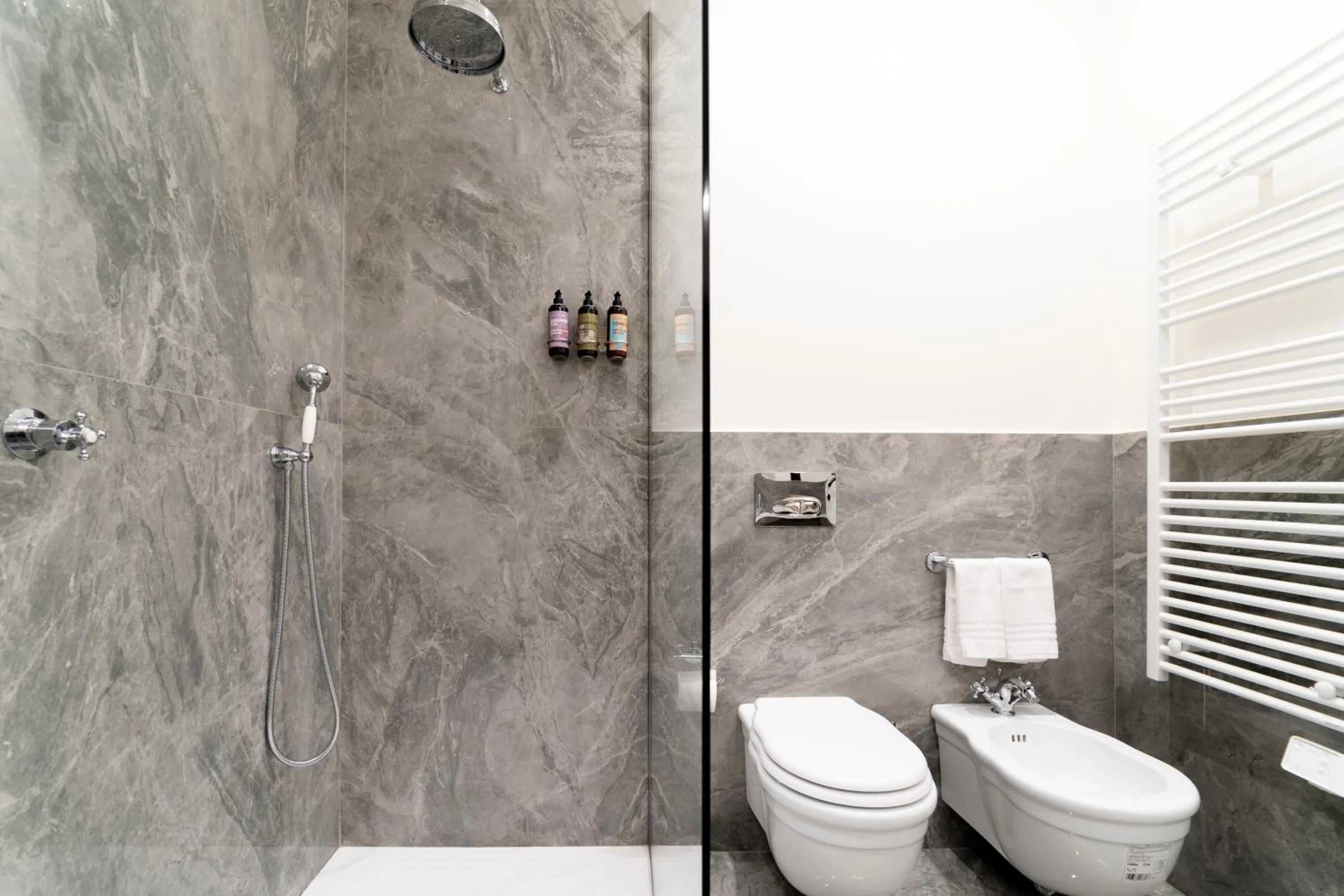 Bathroom in Palazzo Planeta