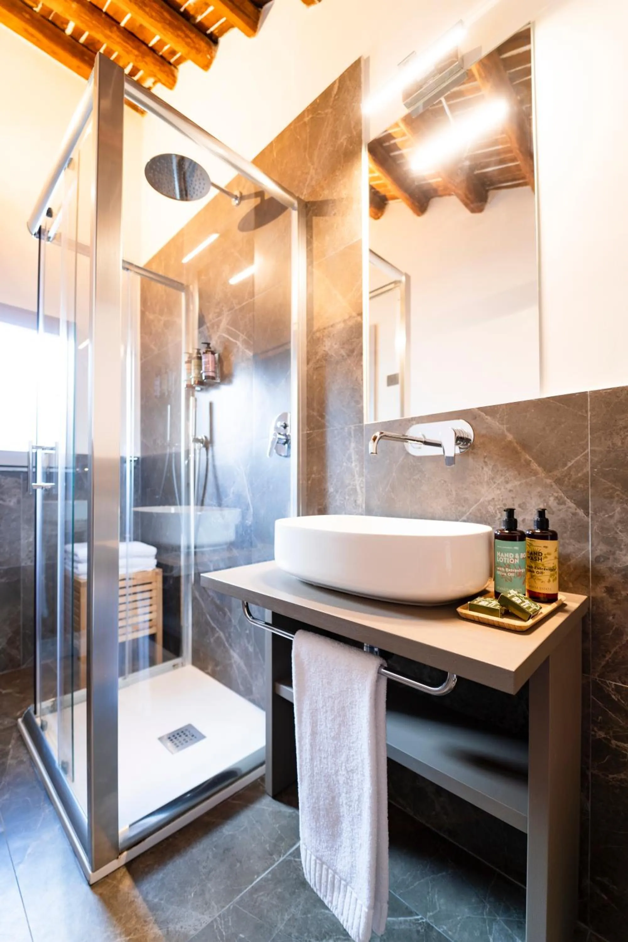 Bathroom in Palazzo Planeta