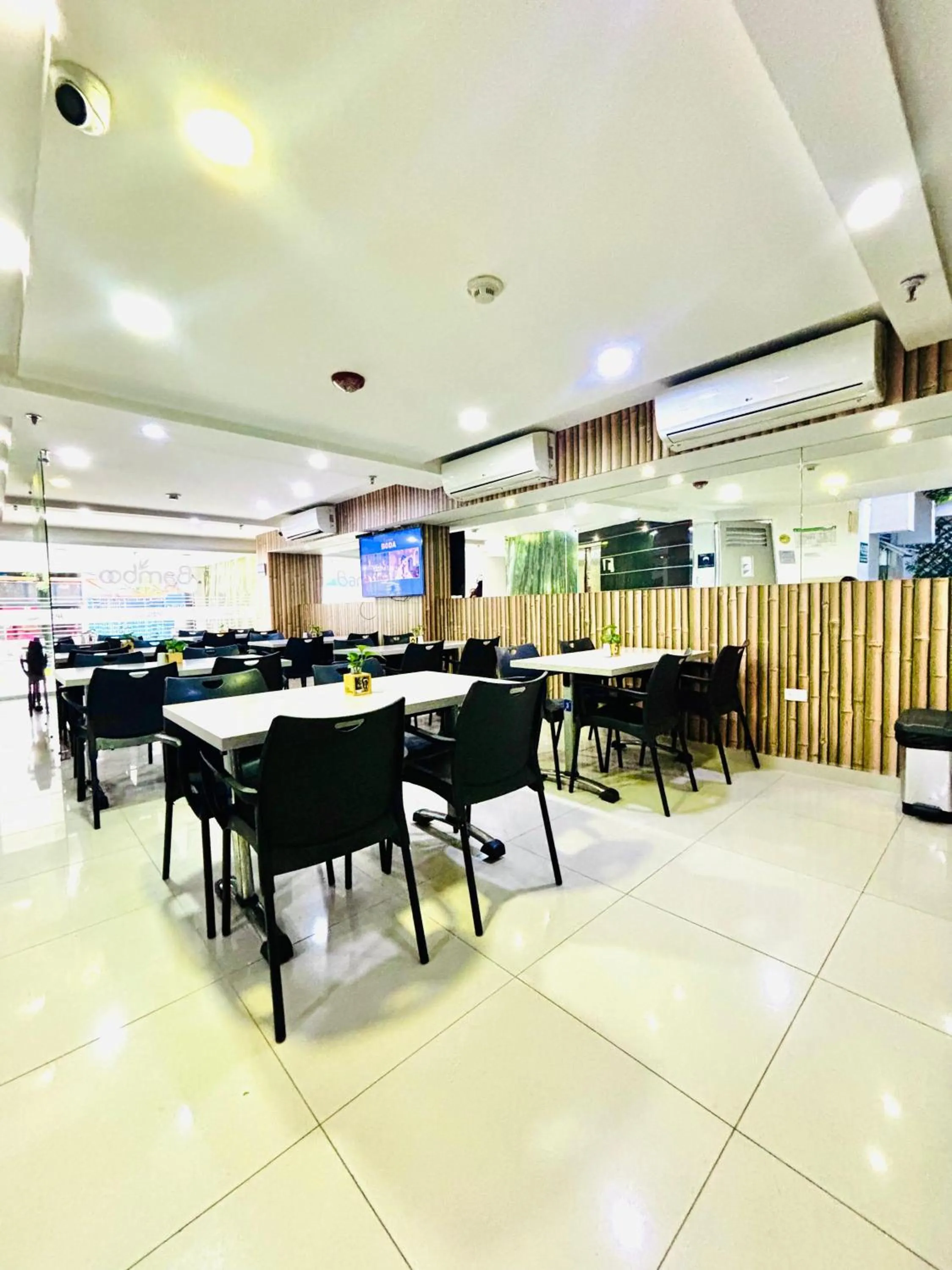 Restaurant/places to eat in Hotel Laureles Plaza