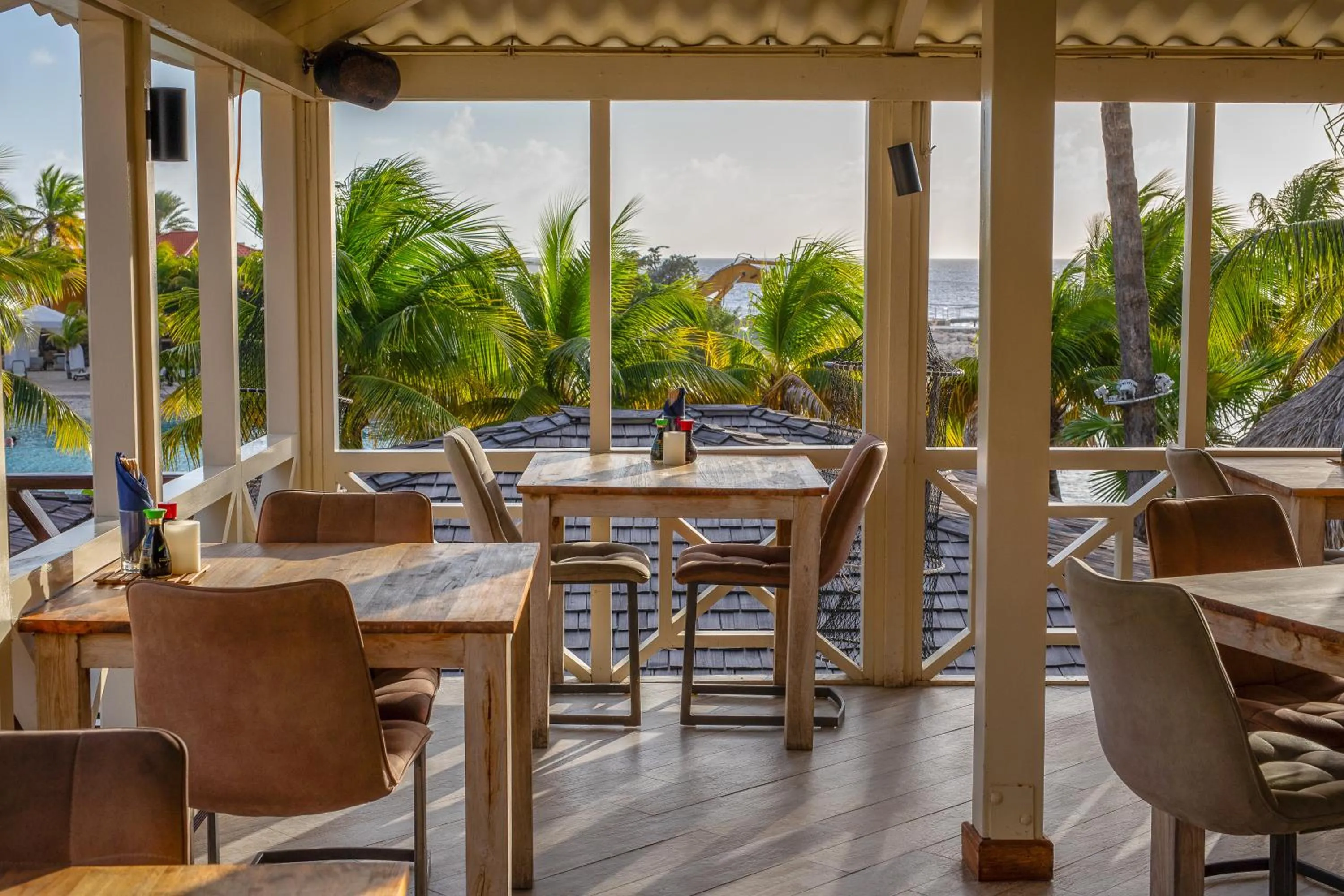 Restaurant/places to eat in LionsDive Beach Resort