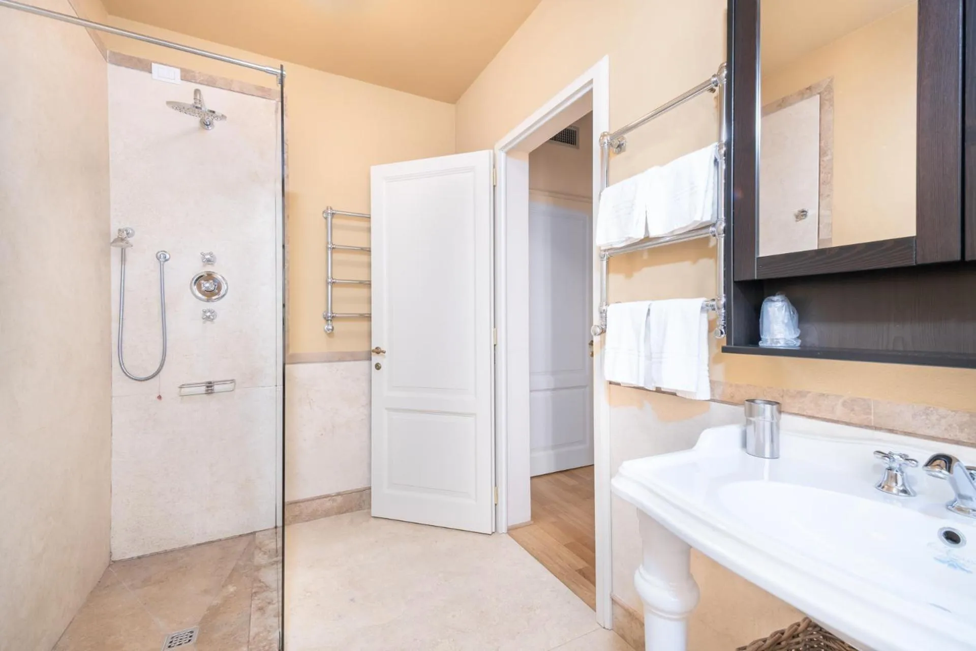 Shower in B&B Borgo di Pratavecchie