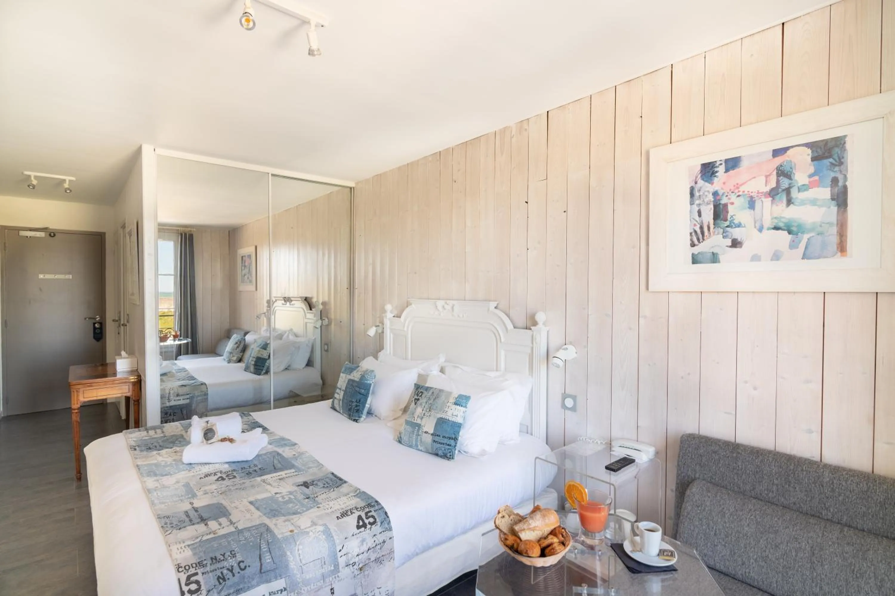 Photo of the whole room, Bed in Le Clos Du GALION - Ile de Ré